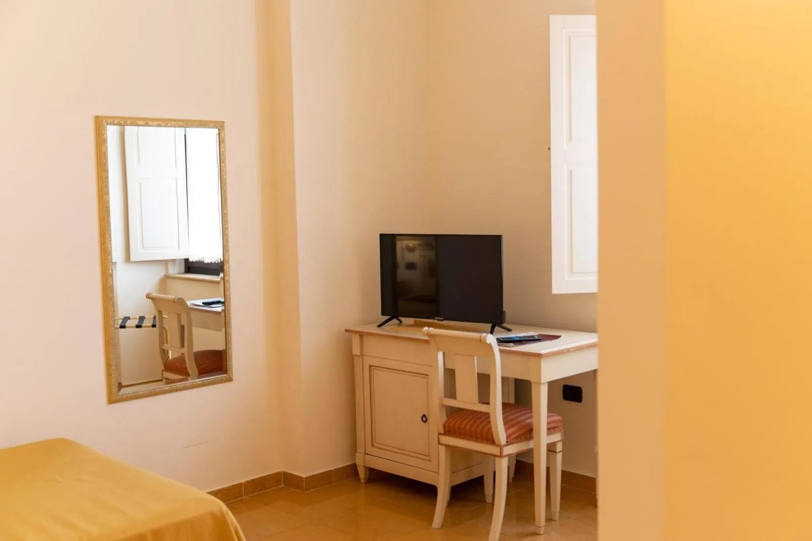 Bedroom, Bed in Hotel Ristorante Vecchia Vibo