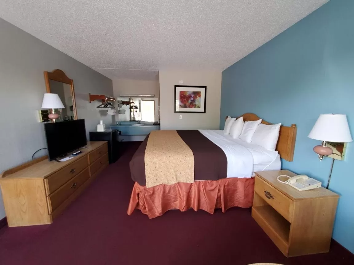 Bed in Spinning Wheel Inn