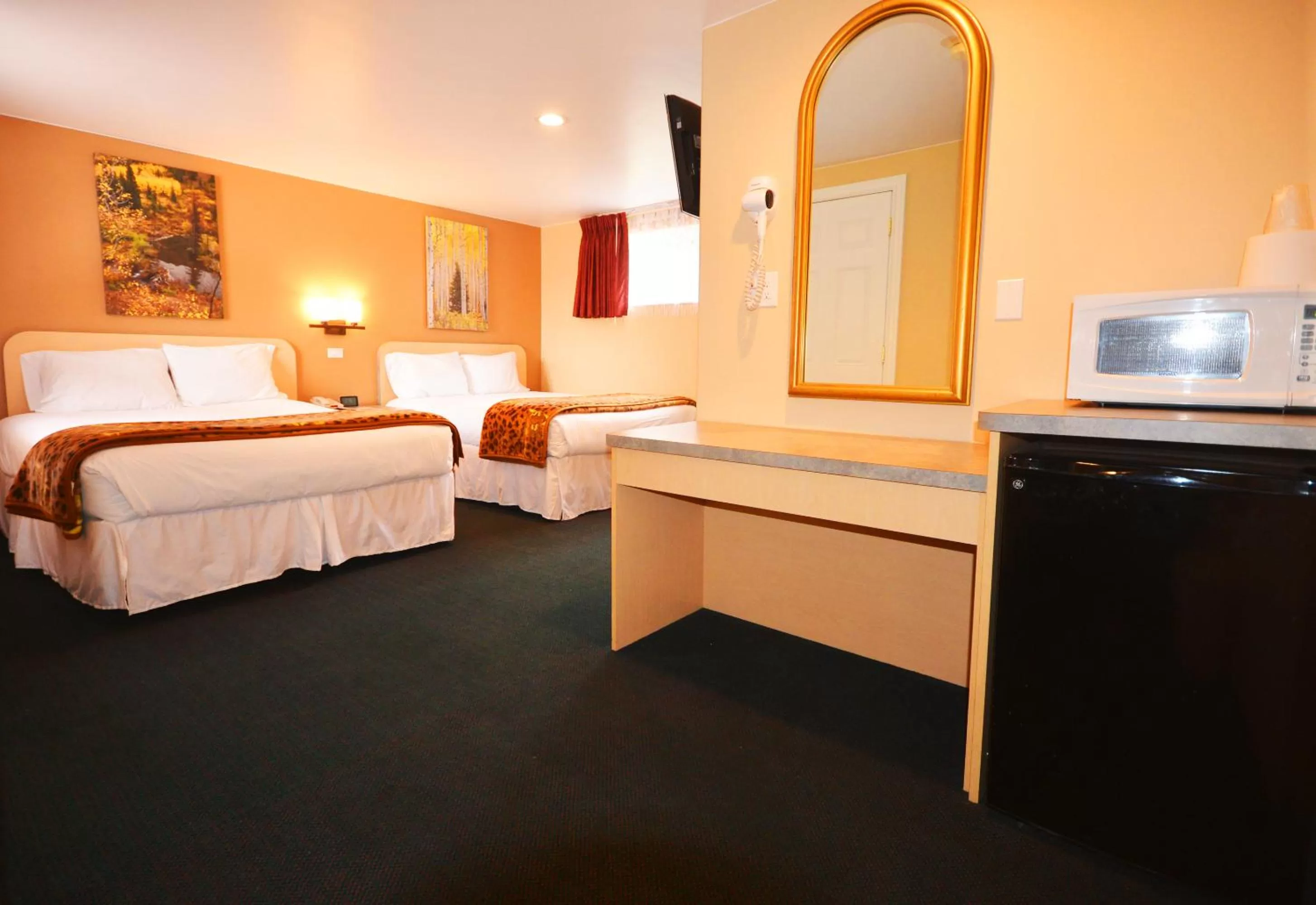 Photo of the whole room, Bed in Glenwood Springs Inn