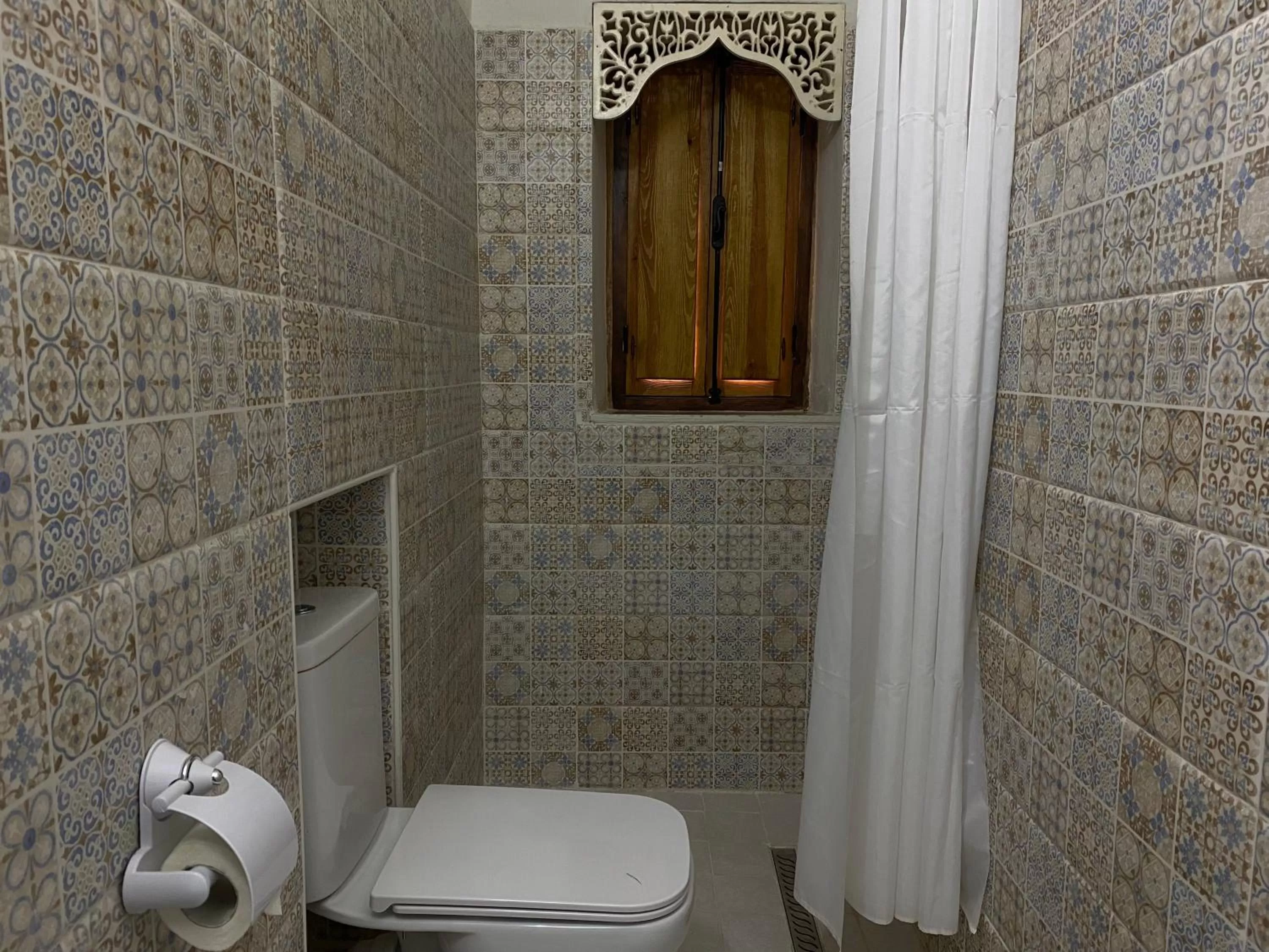 Toilet in Hôtel Djerba Authentique - Au centre de Midoun
