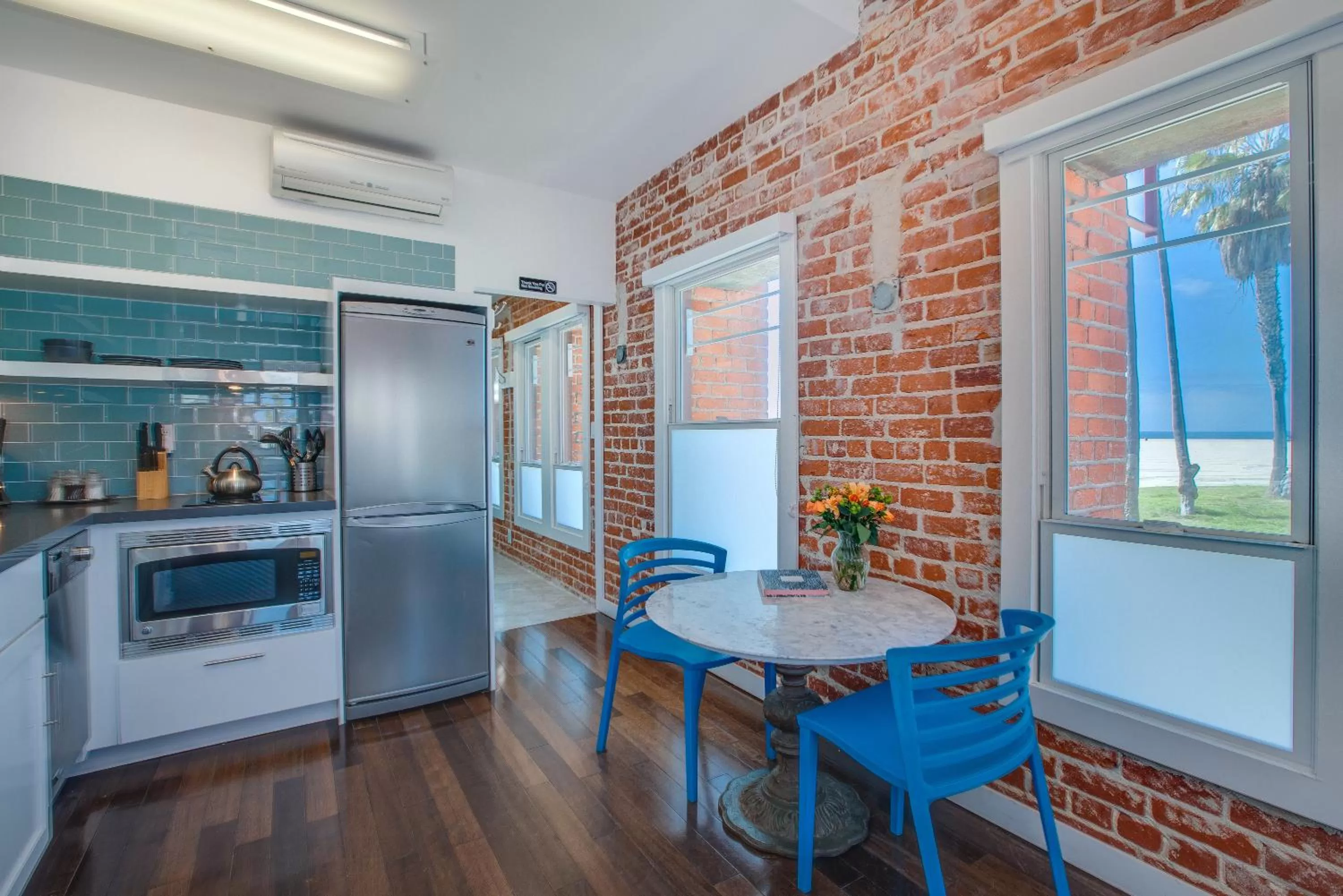 TV and multimedia in Venice Breeze Suites