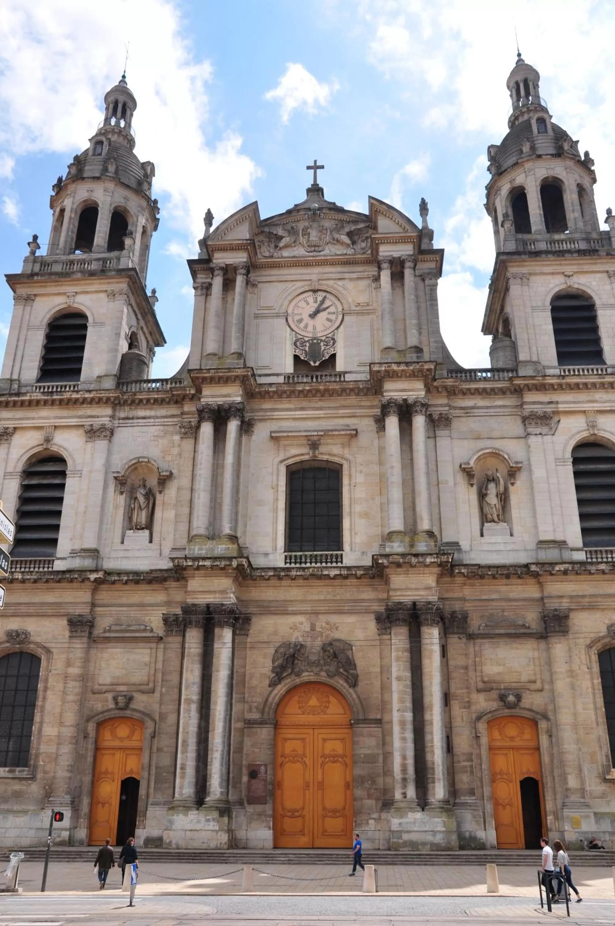 Nearby landmark in Hotel Foch Nancy Gare