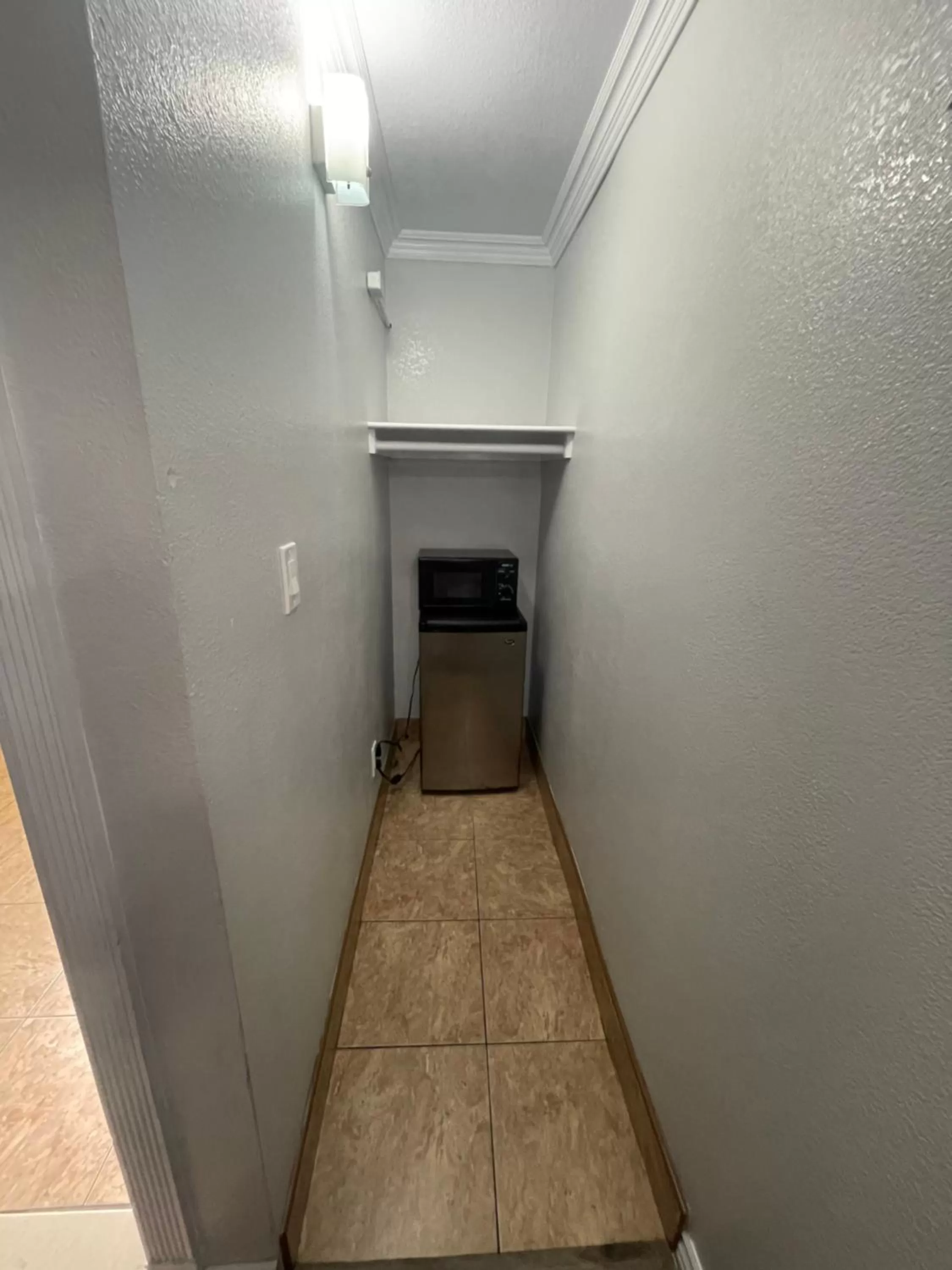 minibar in Seaway Motel