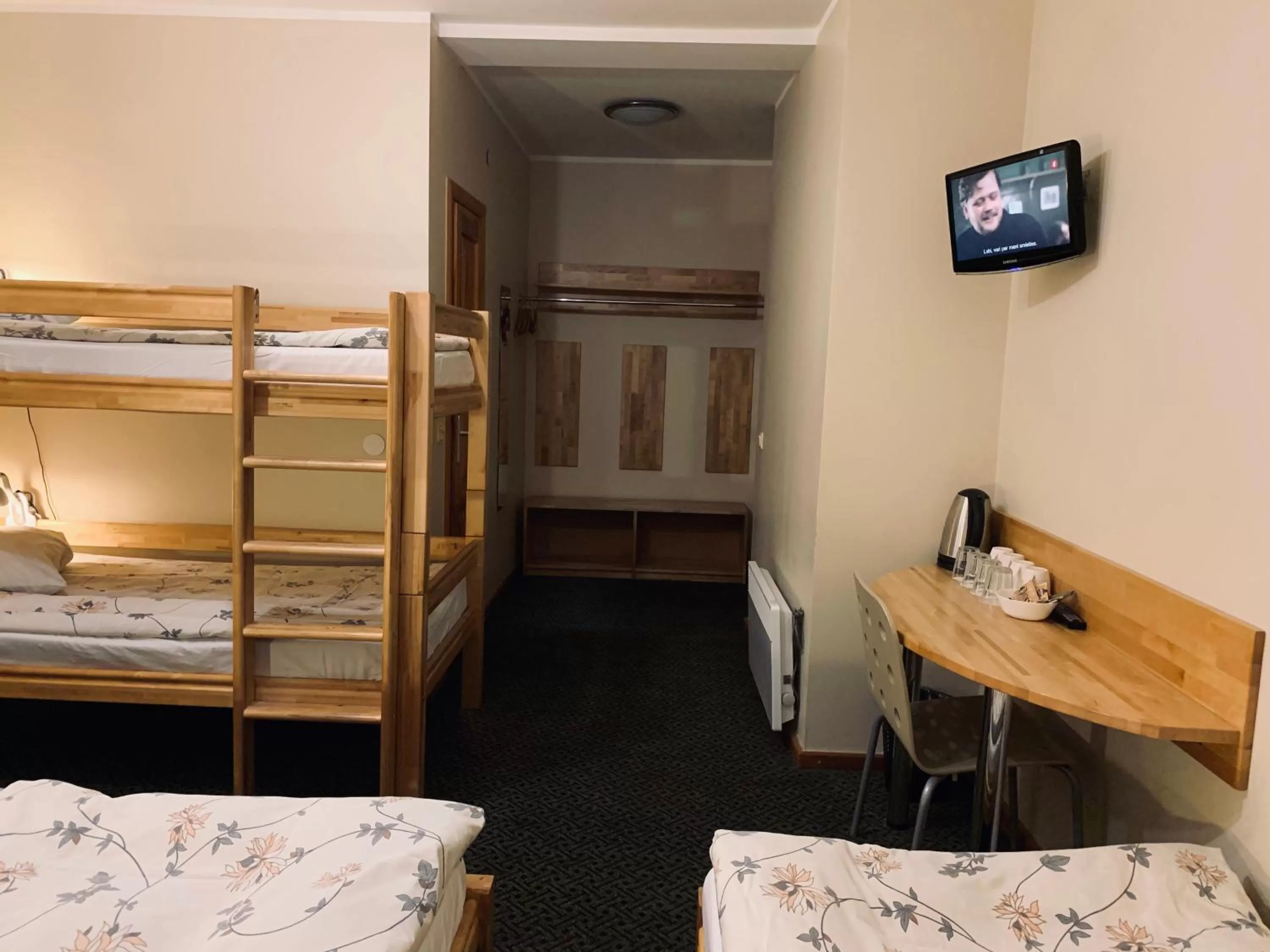 bunk bed, Bed in Hotel Katrina