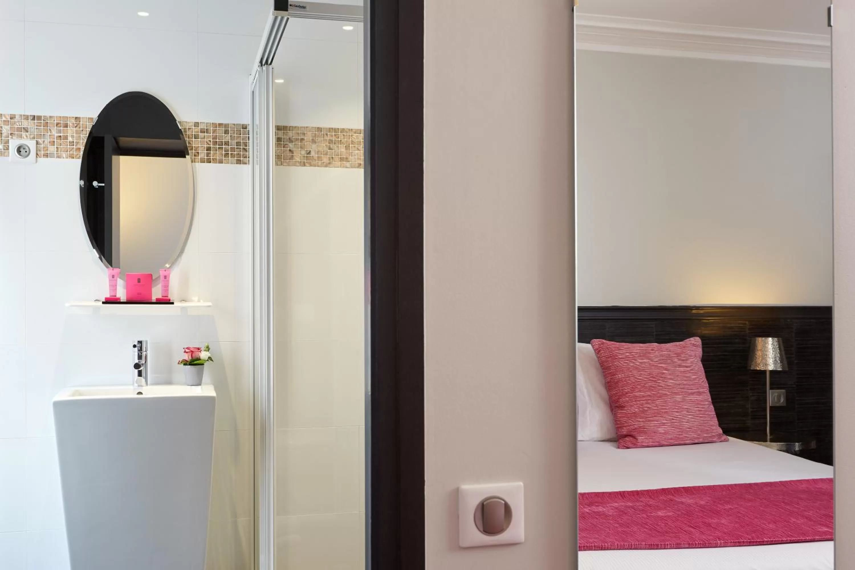 Bedroom, Bed in Hotel Antin Trinité