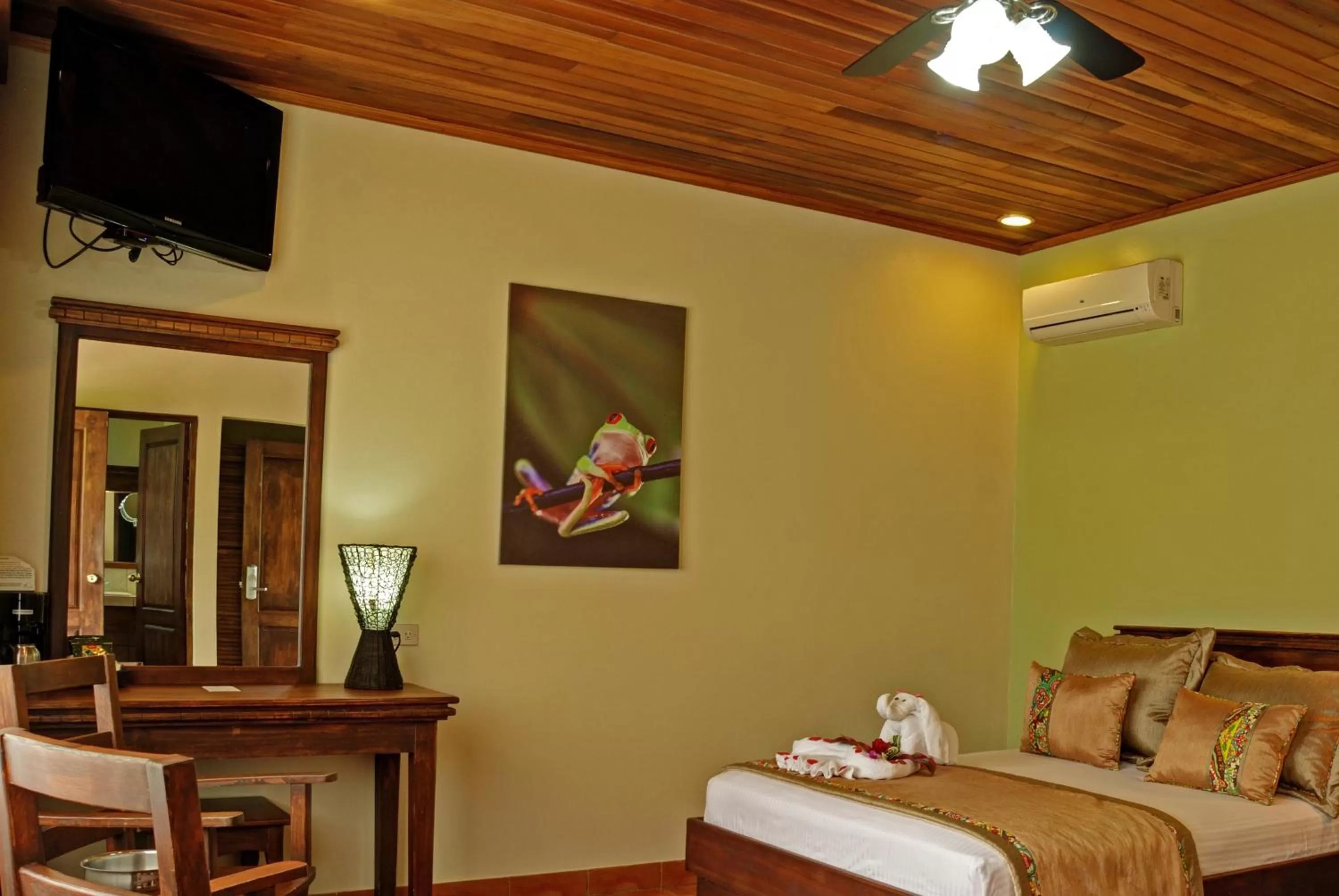 Bed in Volcano Lodge, Hotel & Thermal Experience