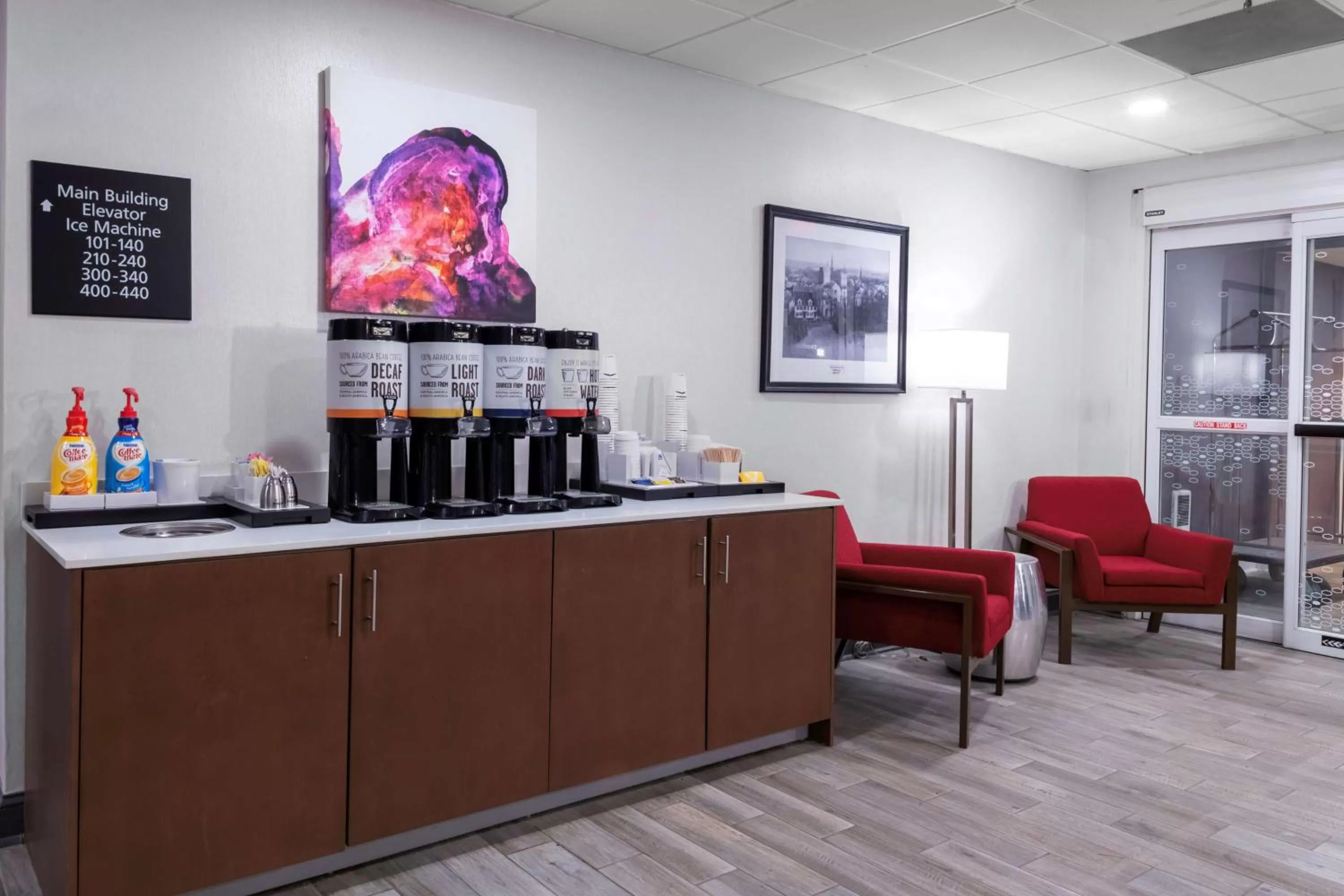 Breakfast in Hampton Inn by Hilton Concord/Bow