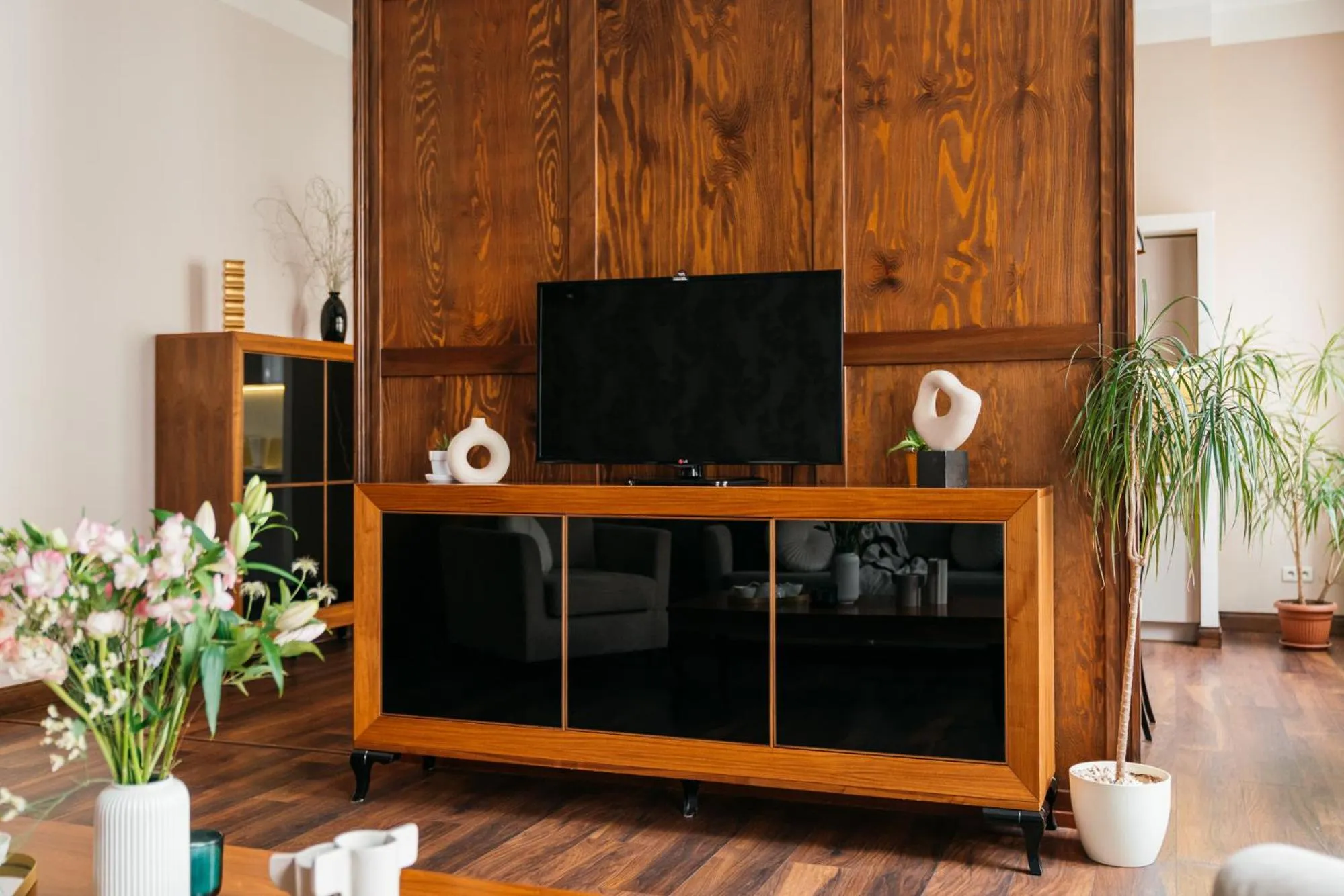 Communal lounge/ TV room in Topolowa Residence - LoftAffair Collection