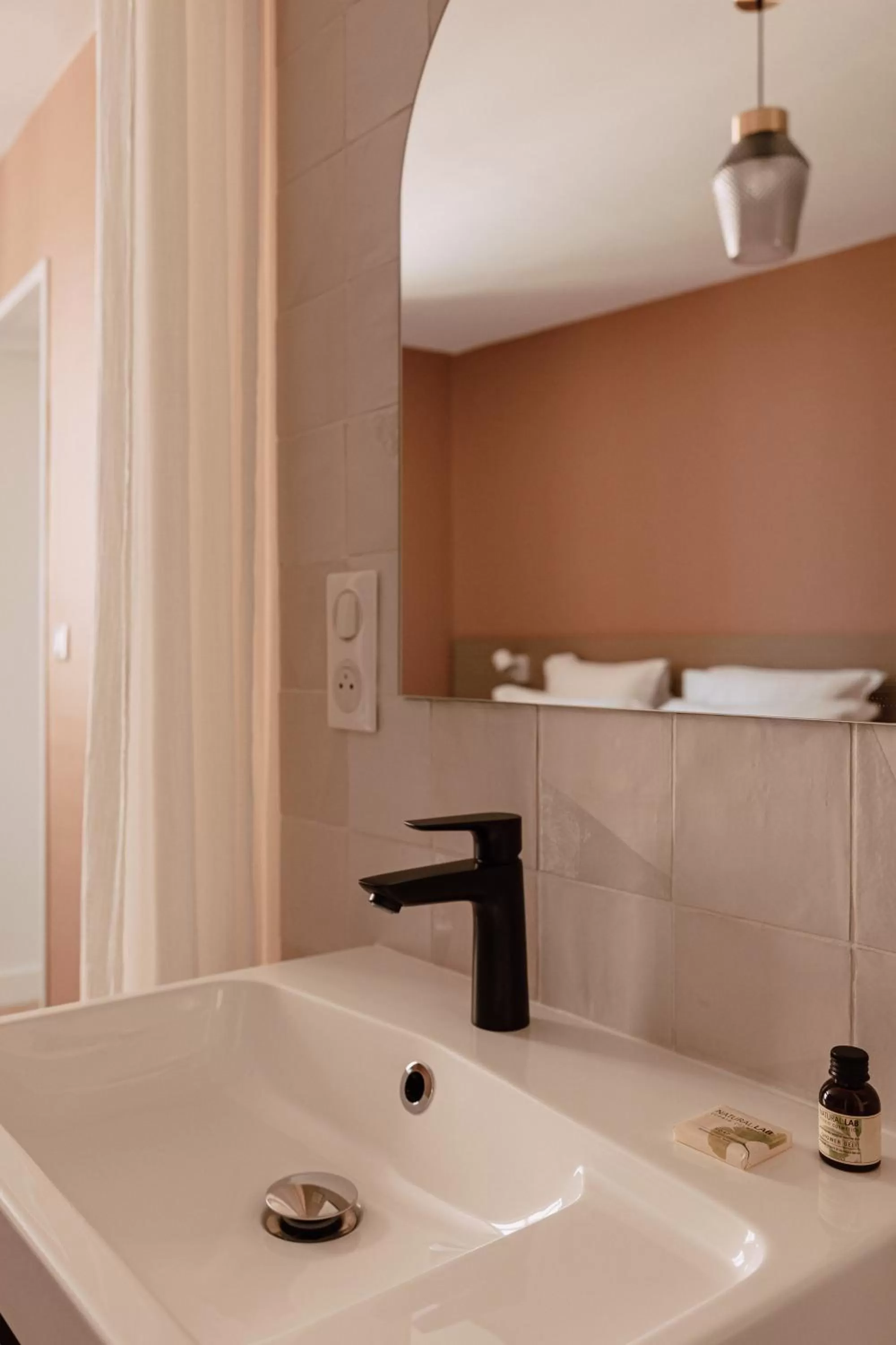 Bathroom in Mage hôtels - Hôtel la grenette - Brasserie Bonté Divine