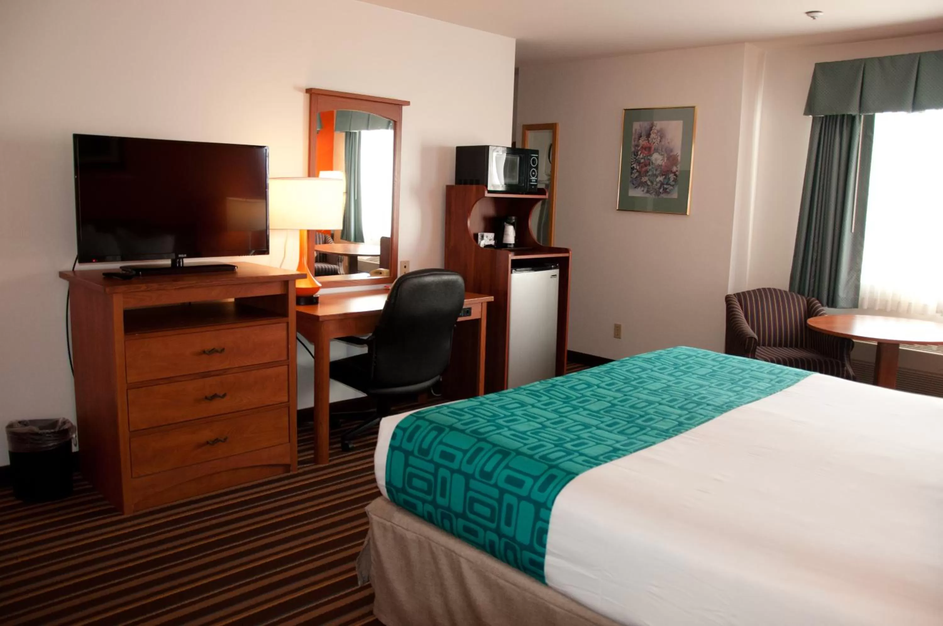 Bed in Howard Johnson by Wyndham Salinas