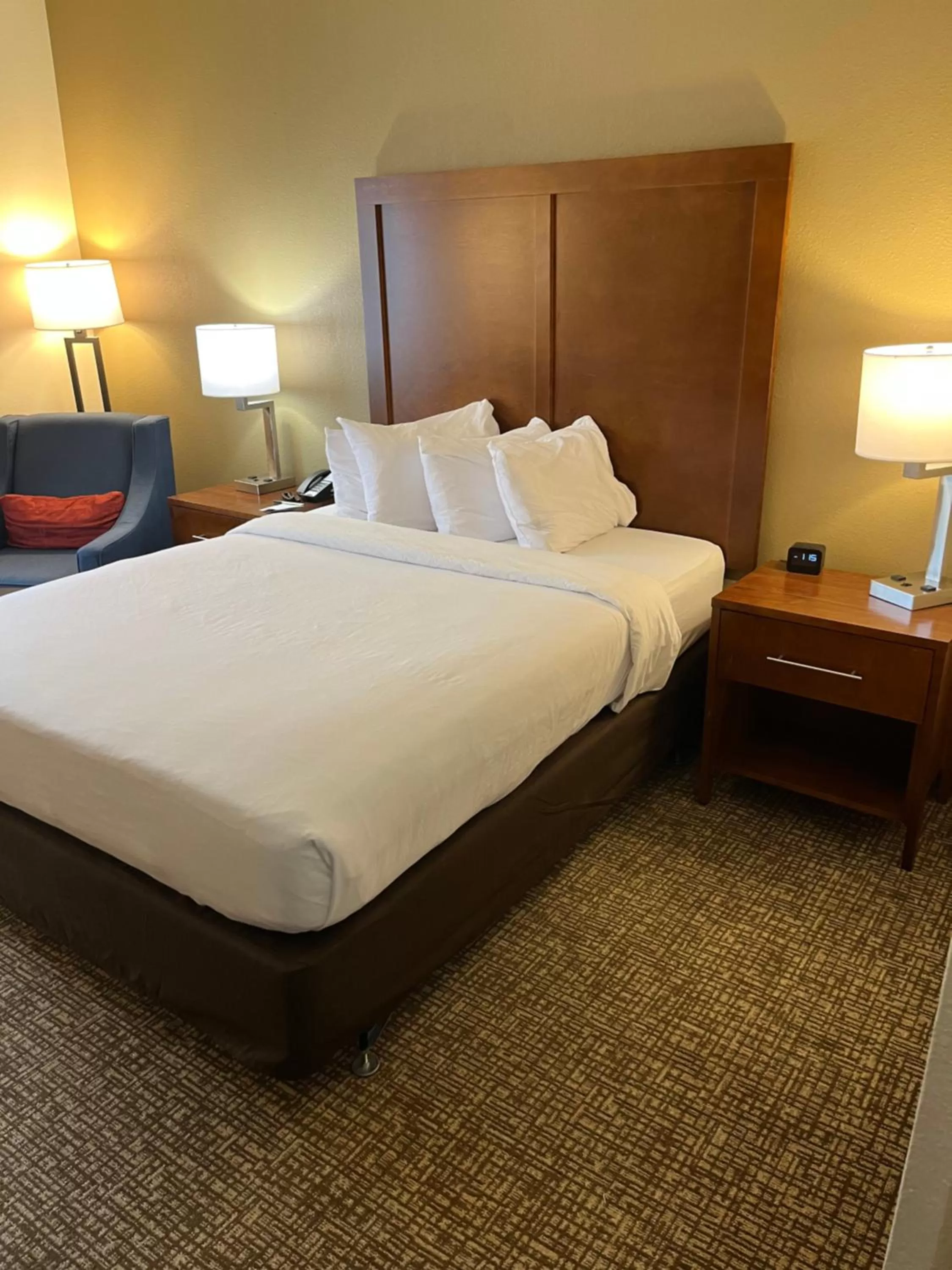 Bed in Wingate by Wyndham Pittsburgh West Mifflin
