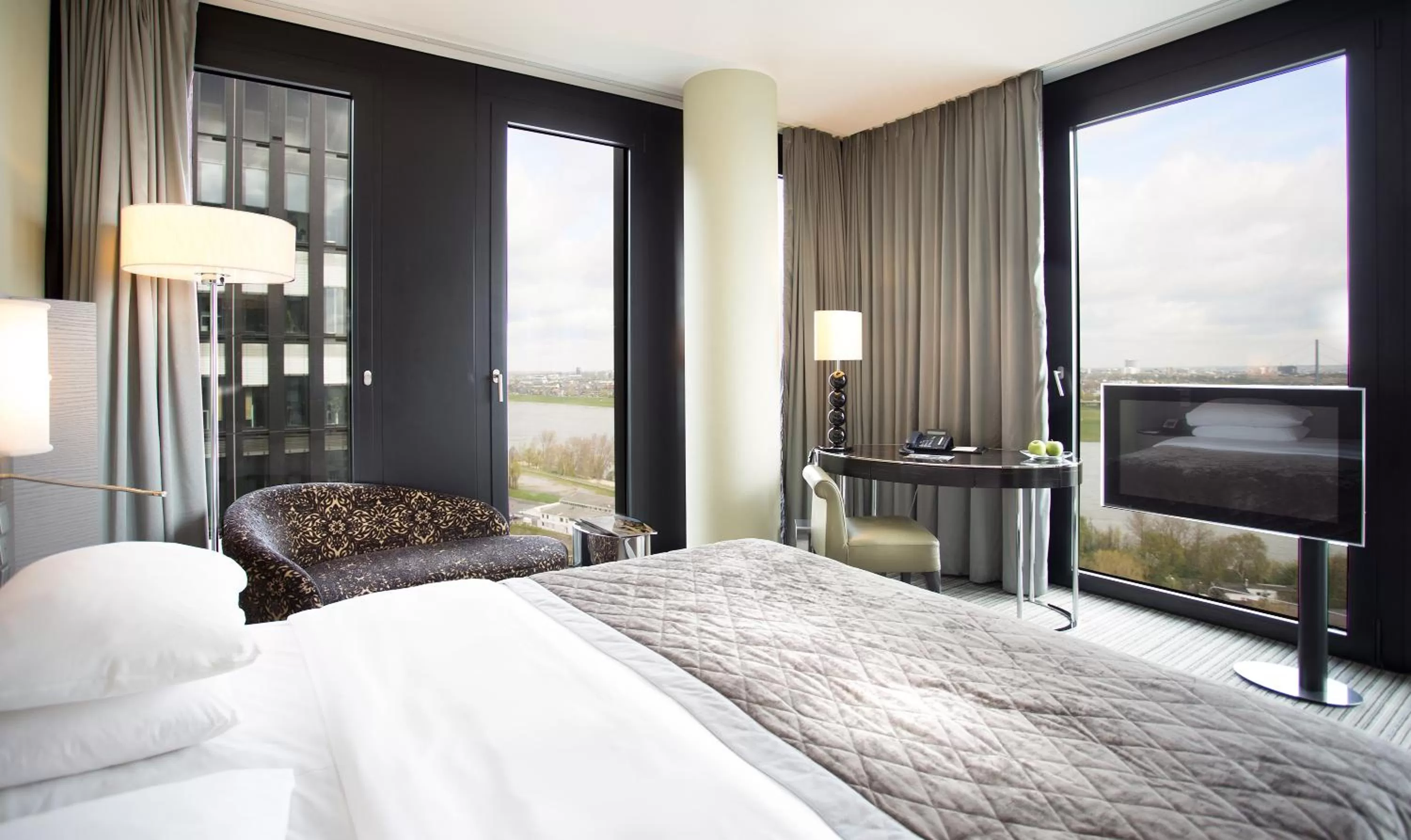 Bed in Hyatt Regency Dusseldorf