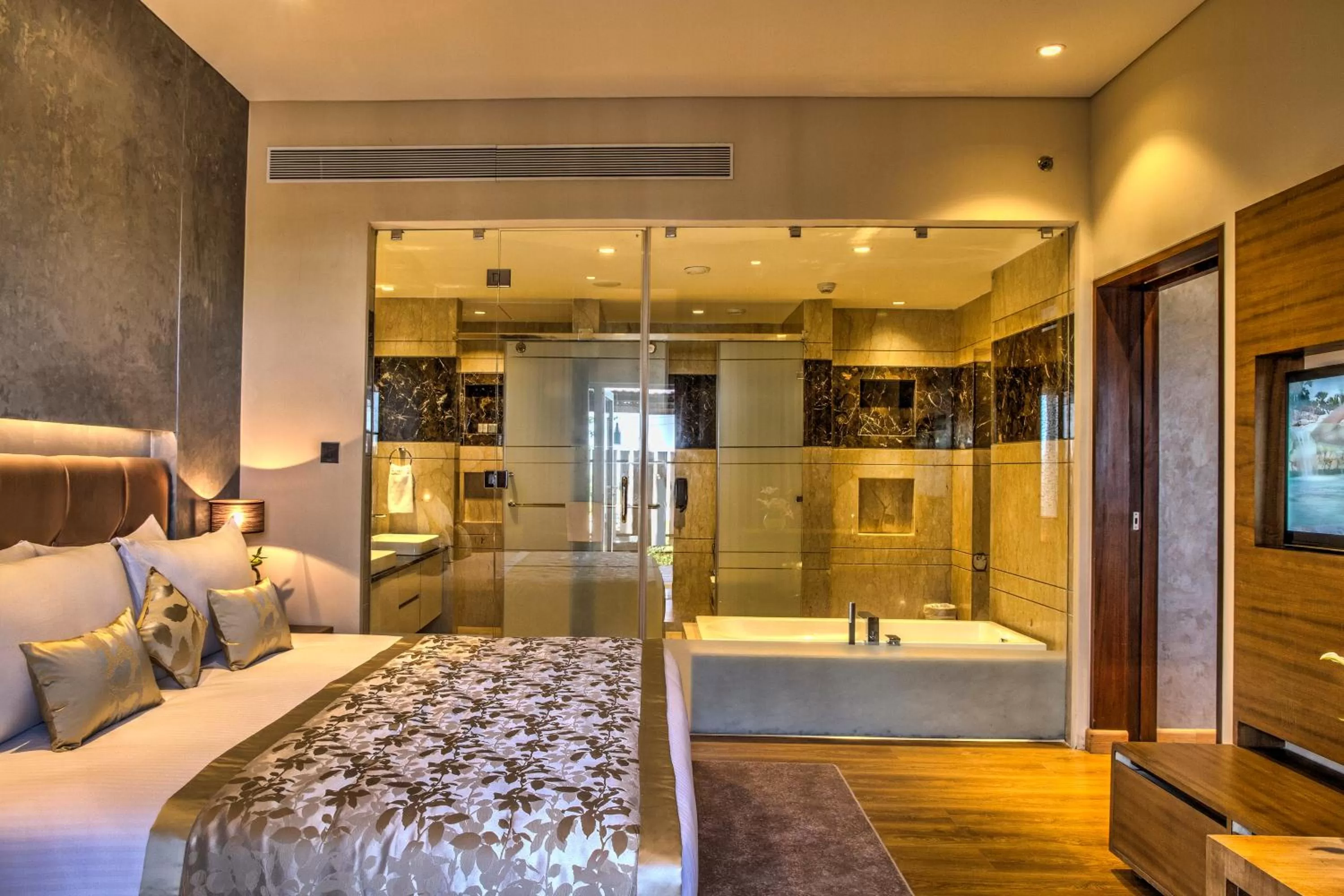 Photo of the whole room, Bed in Gateway Nashik