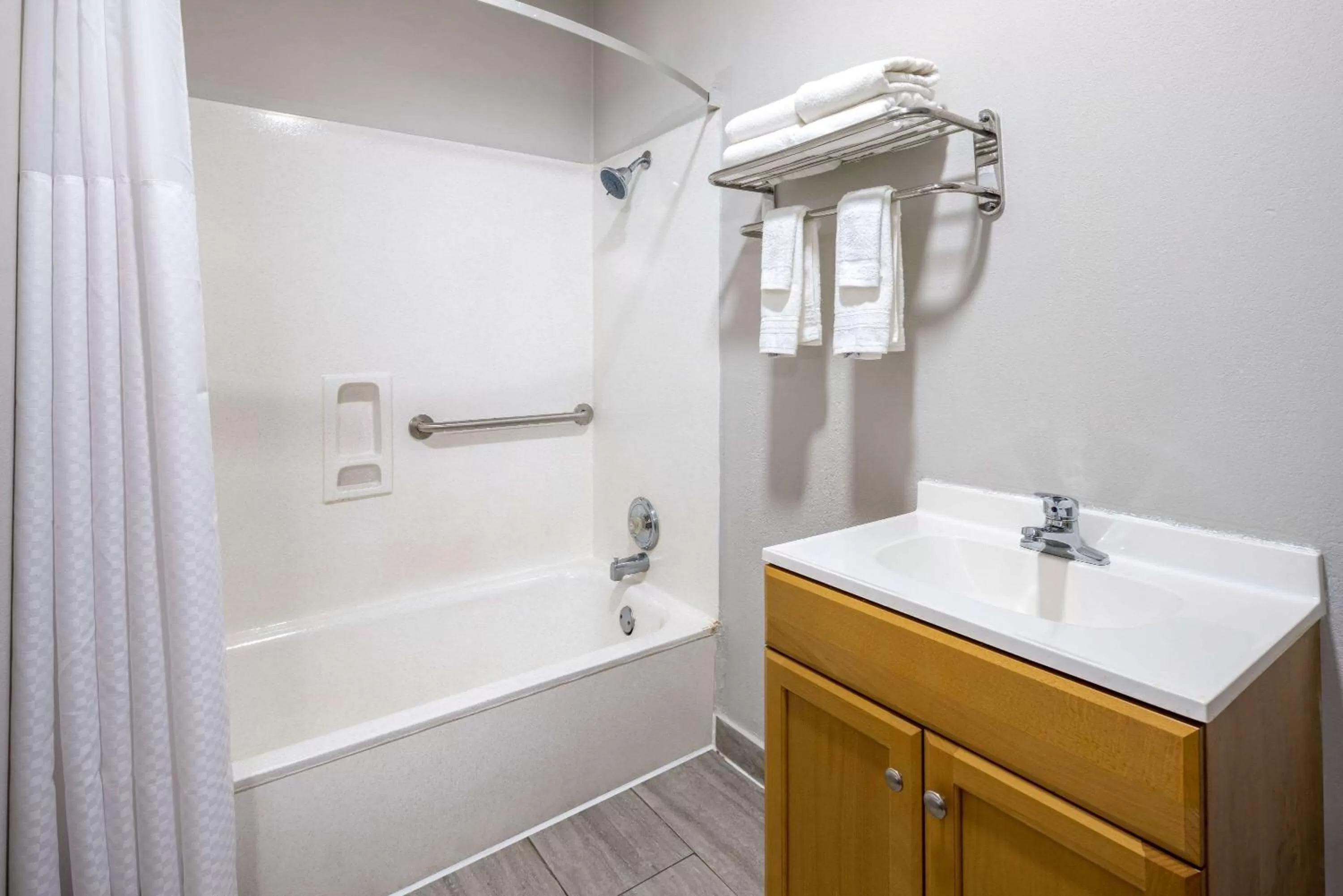 Bathroom in Days Inn by Wyndham Jackson