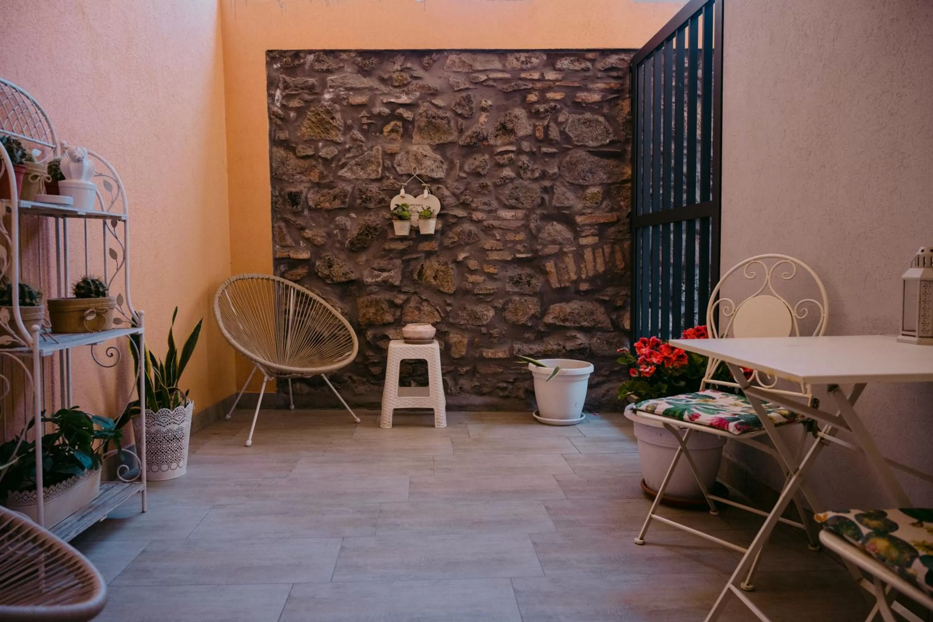 Garden in La Casa di Alma Luxury rooms