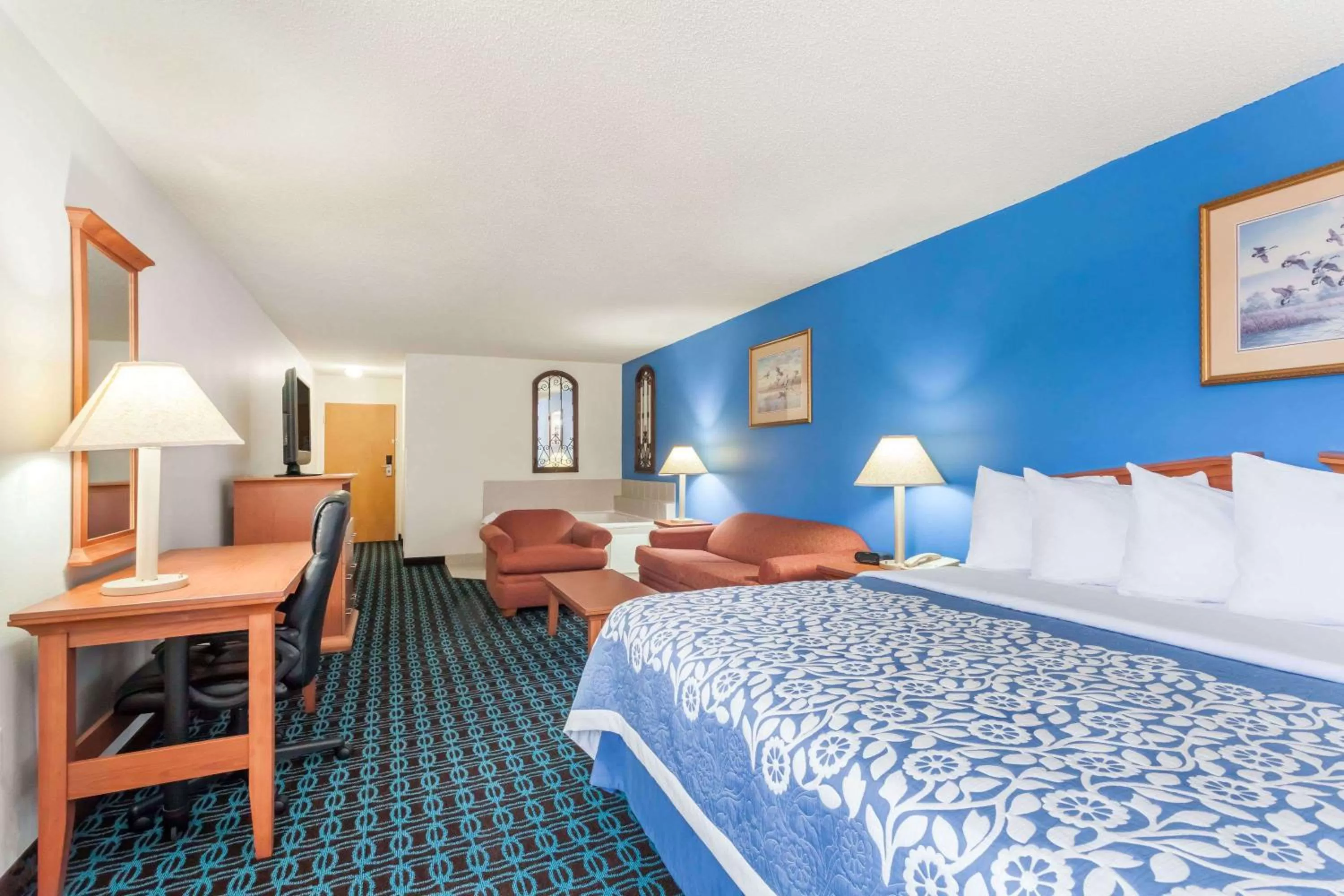 Photo of the whole room, Bed in Days Inn & Suites by Wyndham Cambridge