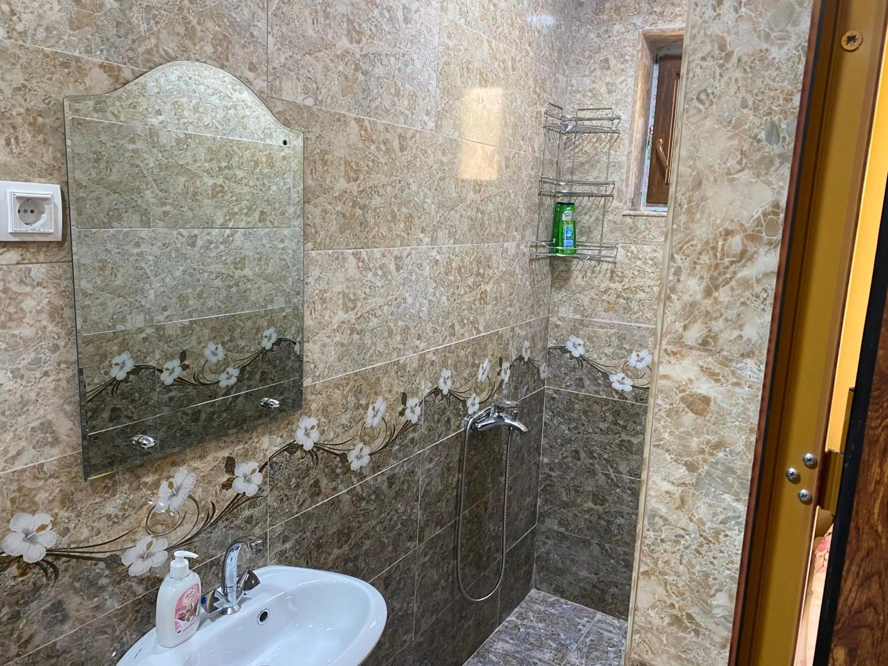 Bathroom in Karine B&B