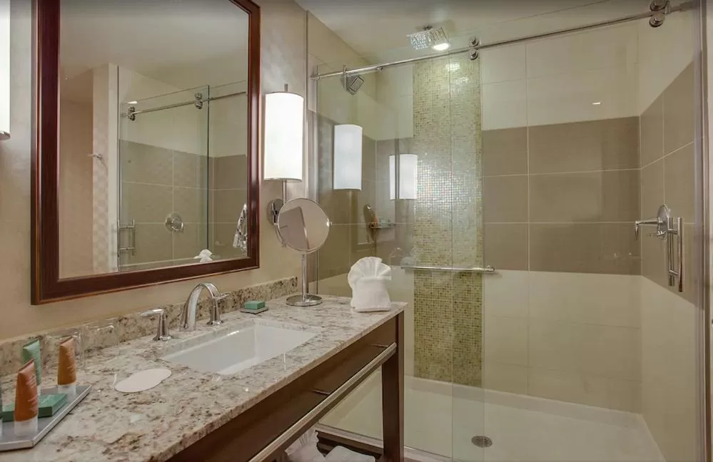 Bathroom in Cliff Castle Casino Hotel