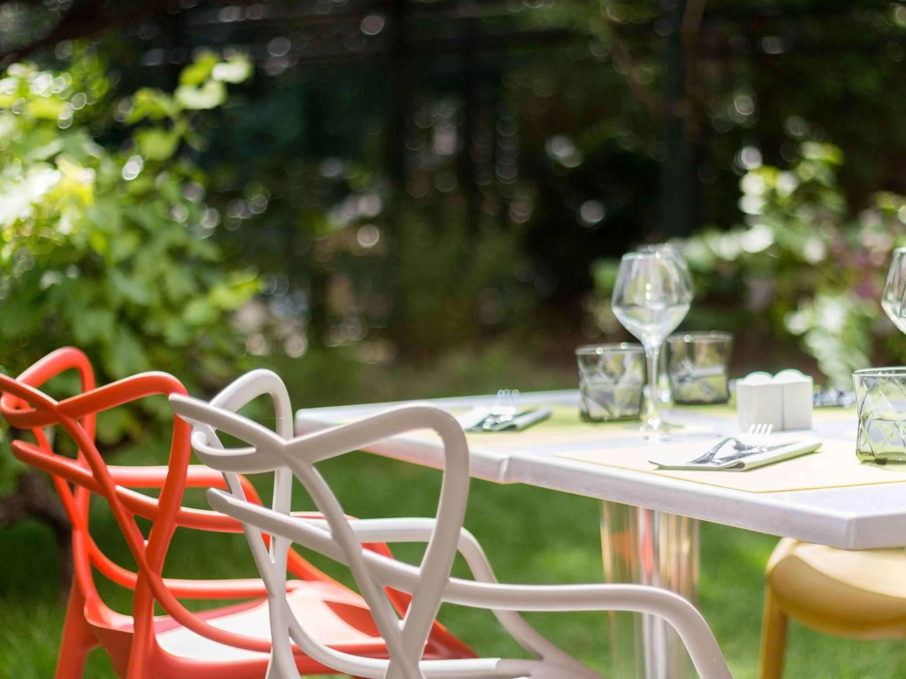 Restaurant/places to eat in Mercure Paris Centre Tour Eiffel