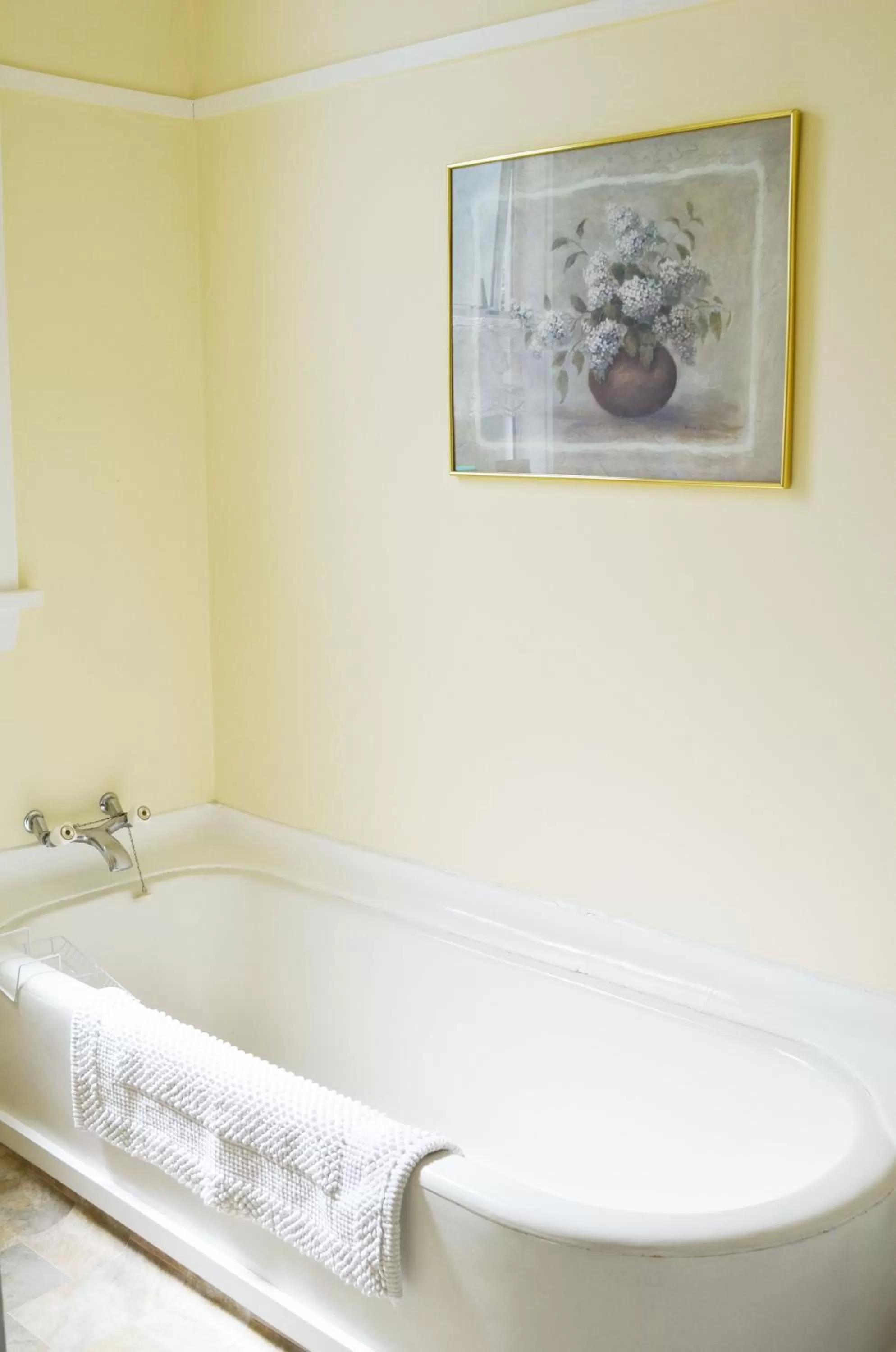 Bathroom in Braemar House B&B and YHA Hostel