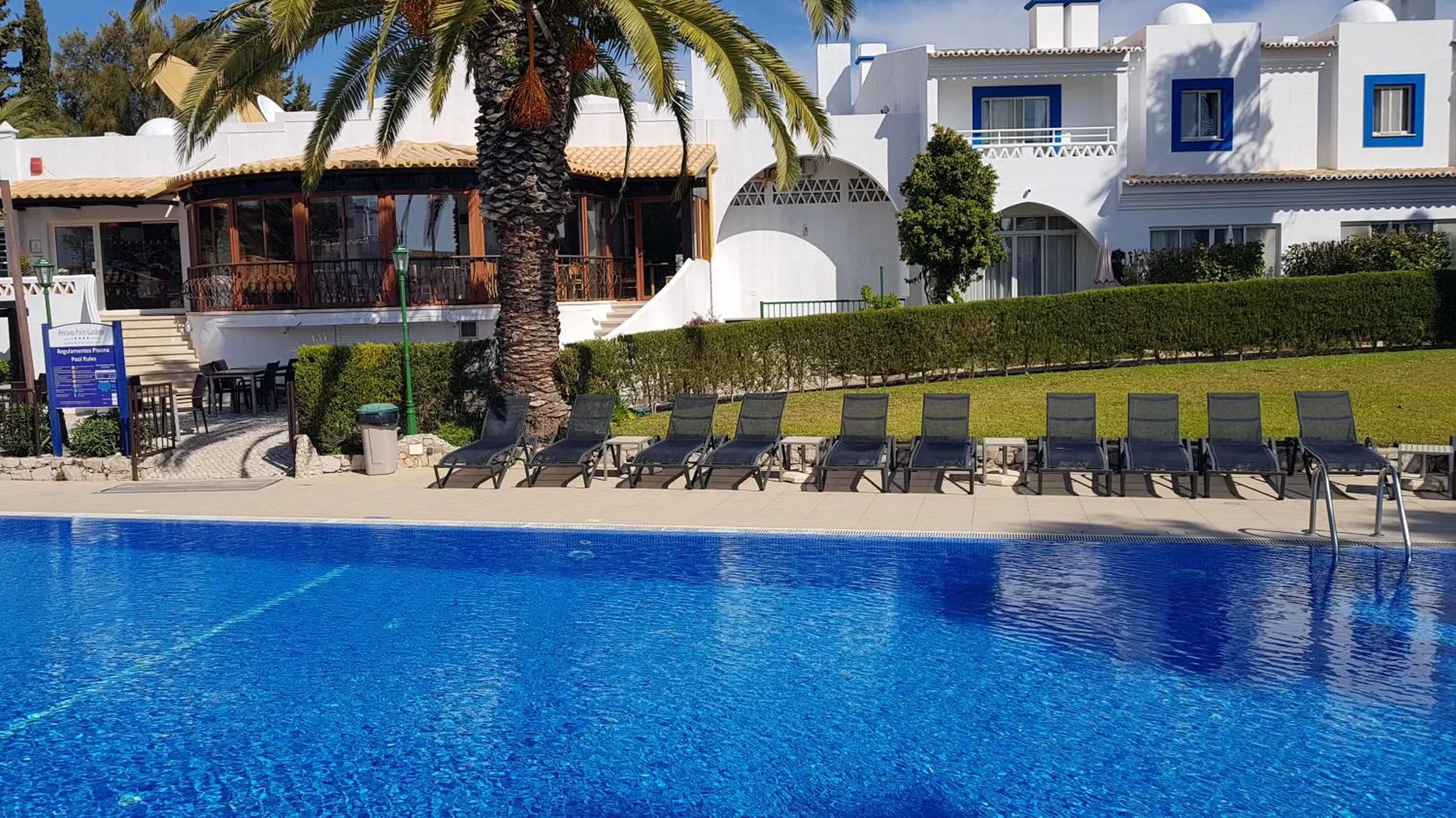 Swimming pool in Pestana Palm Gardens