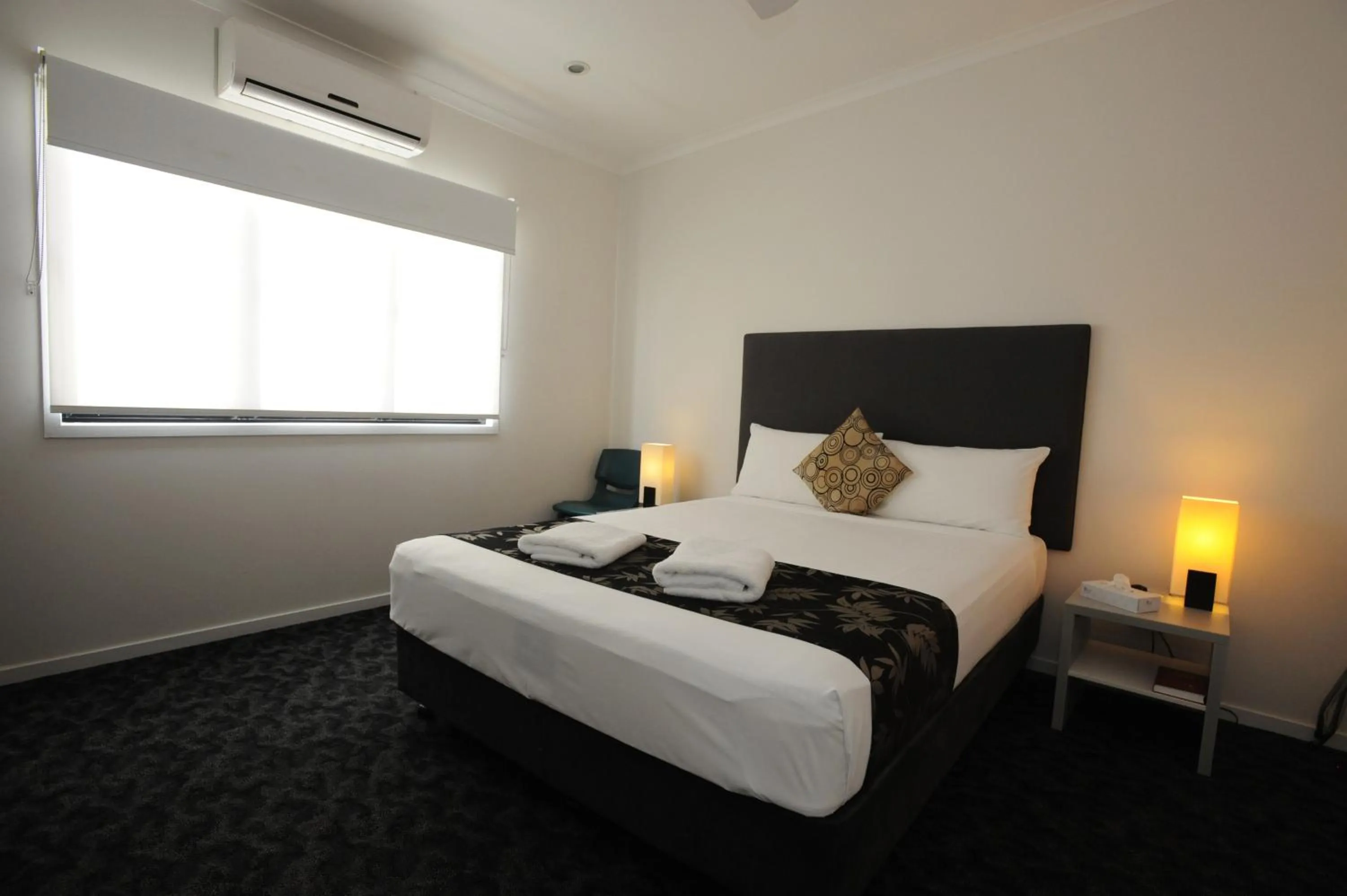 Premium Queen Room - Not pet friendly in Shoredrive Motel