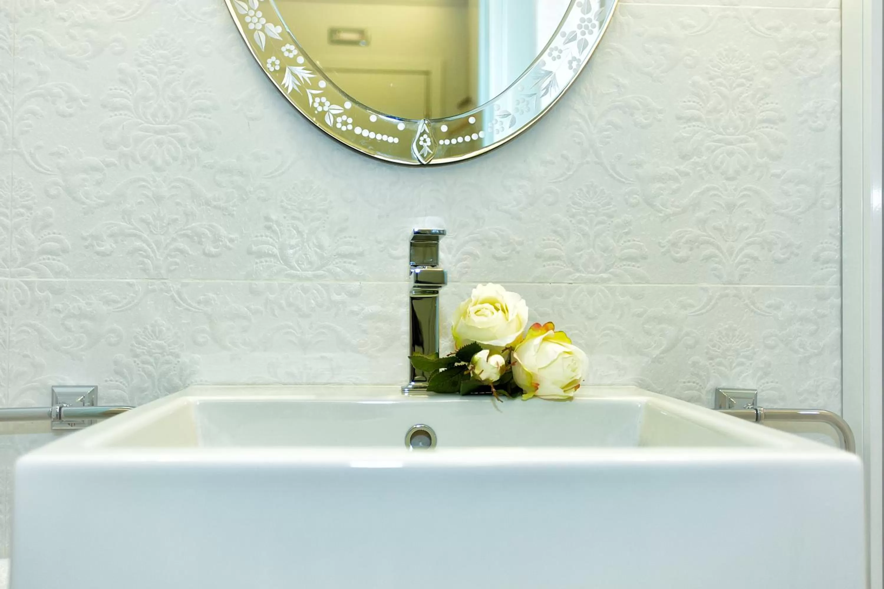 Bathroom in Aquamare, boutique b&b