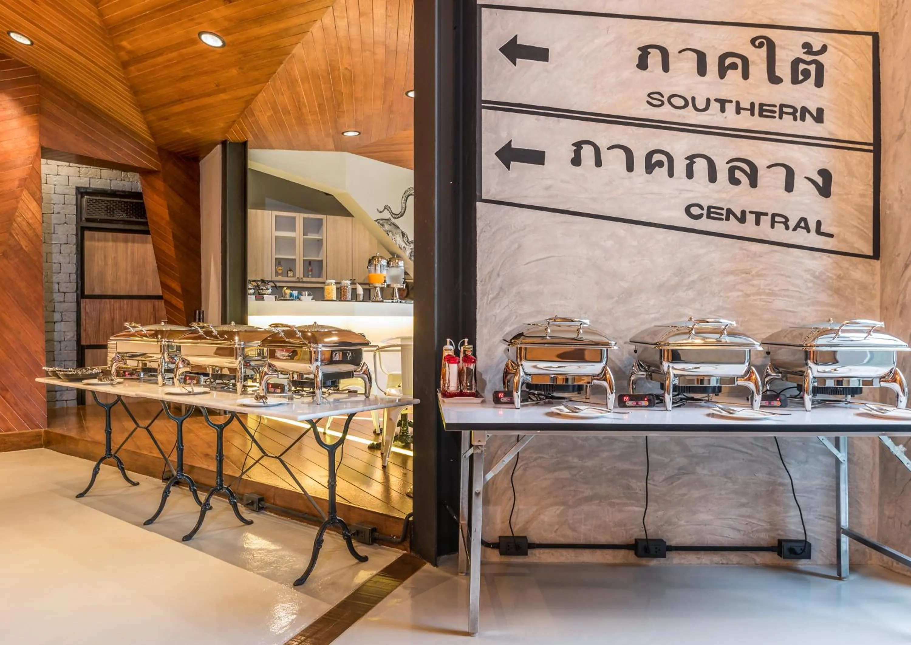 Restaurant/places to eat in Sea Crest by Jomtien