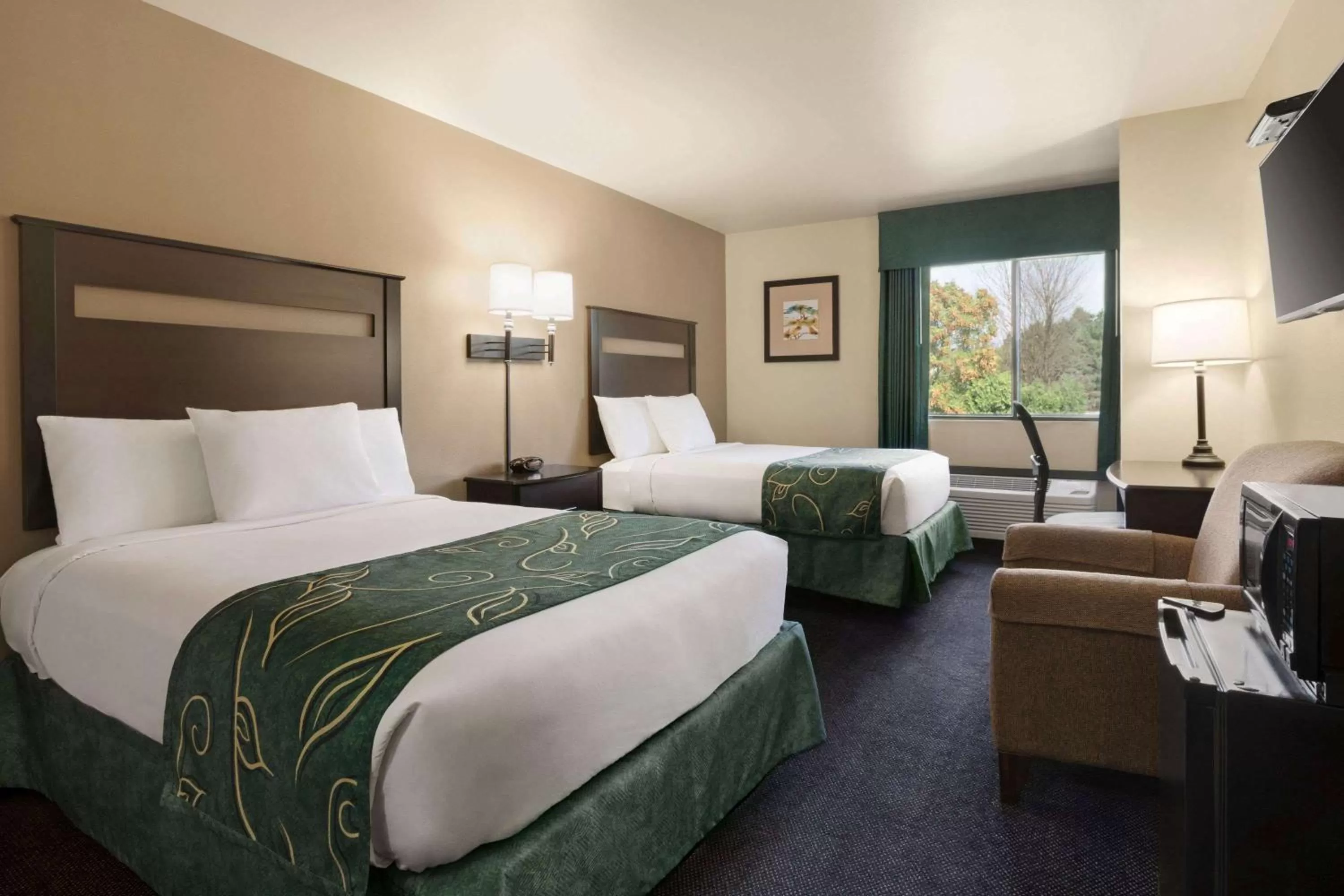 Photo of the whole room, Bed in Travelodge by Wyndham Brunswick near Fredrick