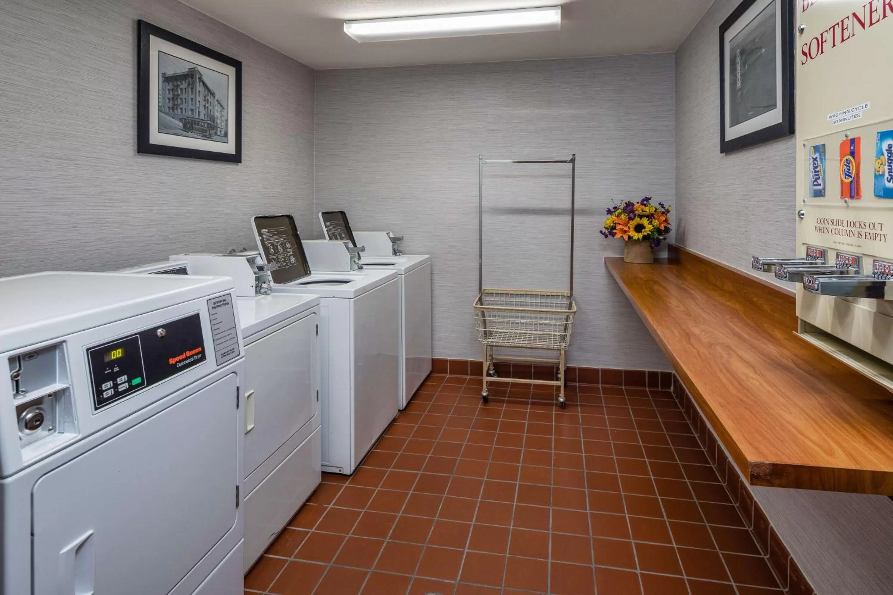 Property building in Hampton Inn San Francisco Airport