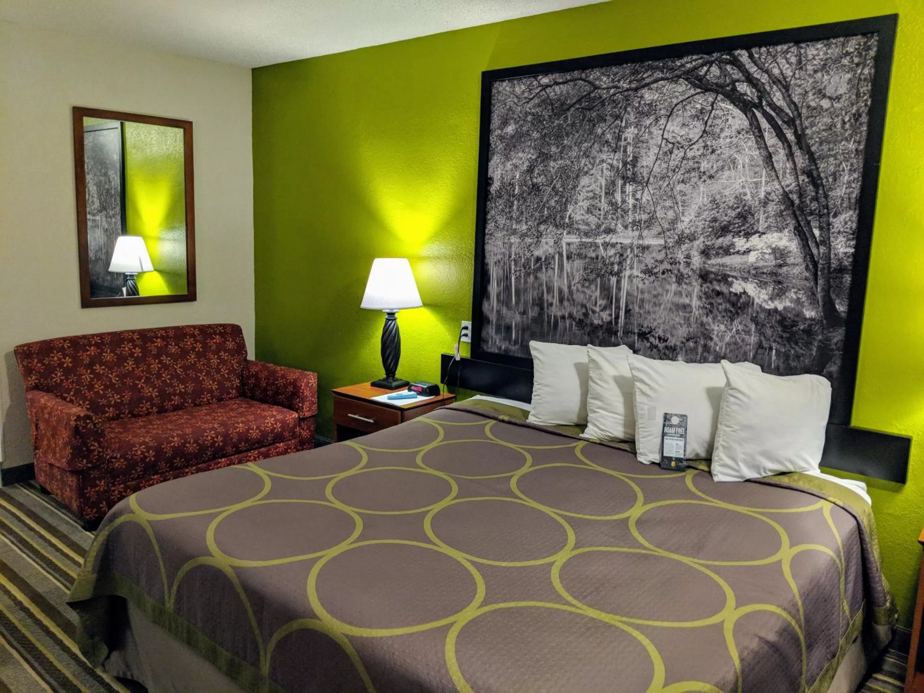 Seating area, Bed in Super 8 by Wyndham Lake City