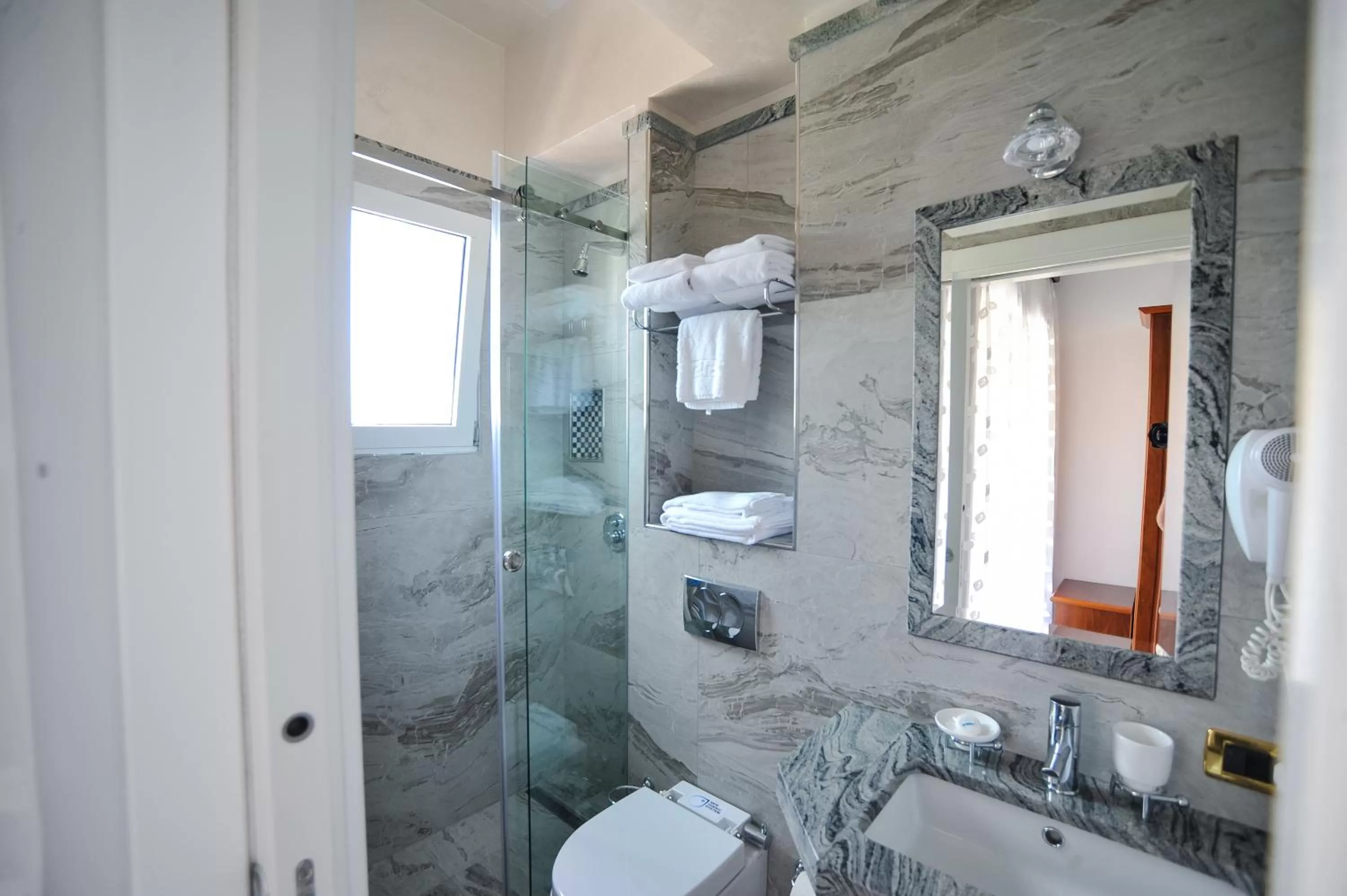 Bathroom in Iliria Internacional Hotel