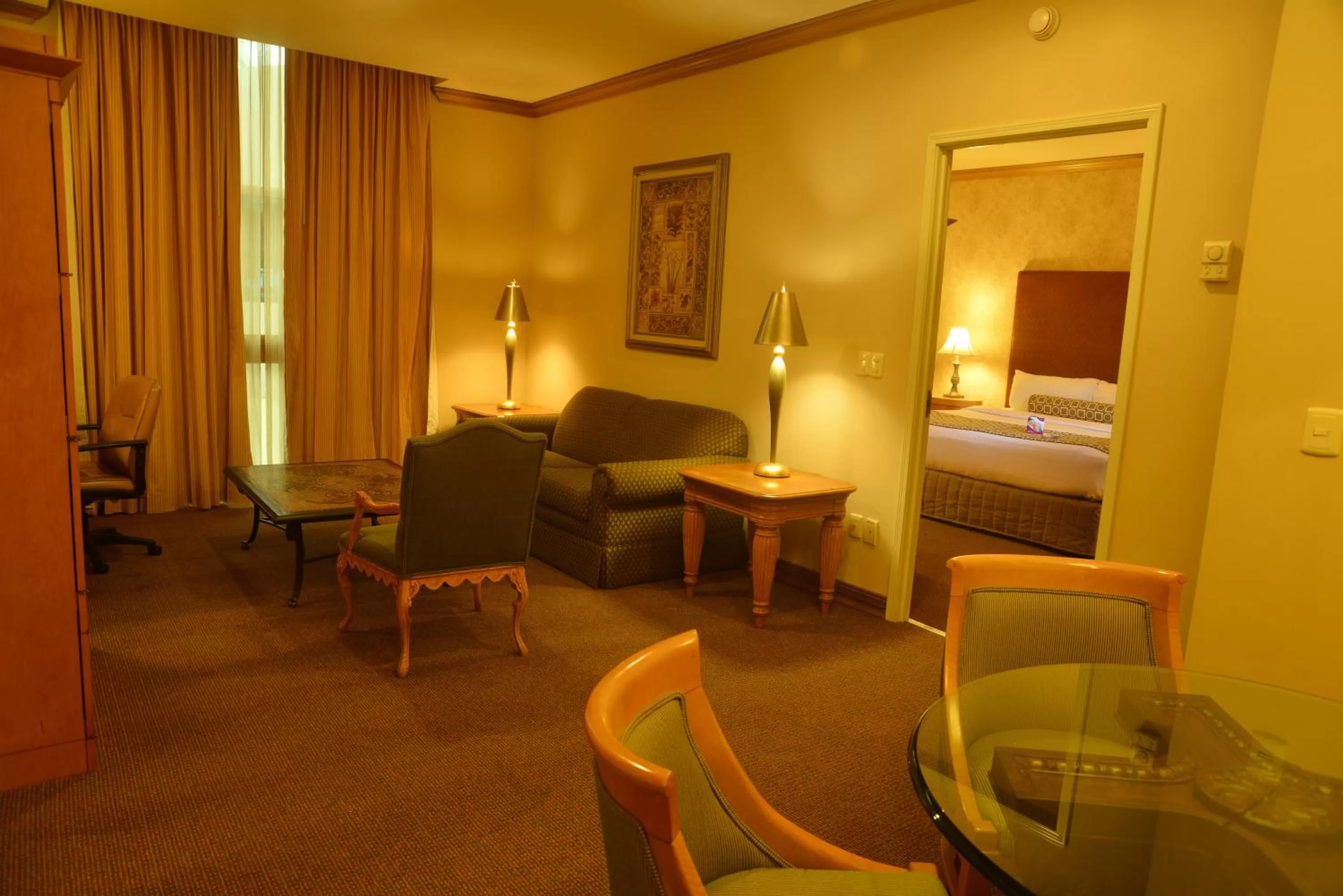 Photo of the whole room, Bed in Crowne Plaza Torreon by IHG