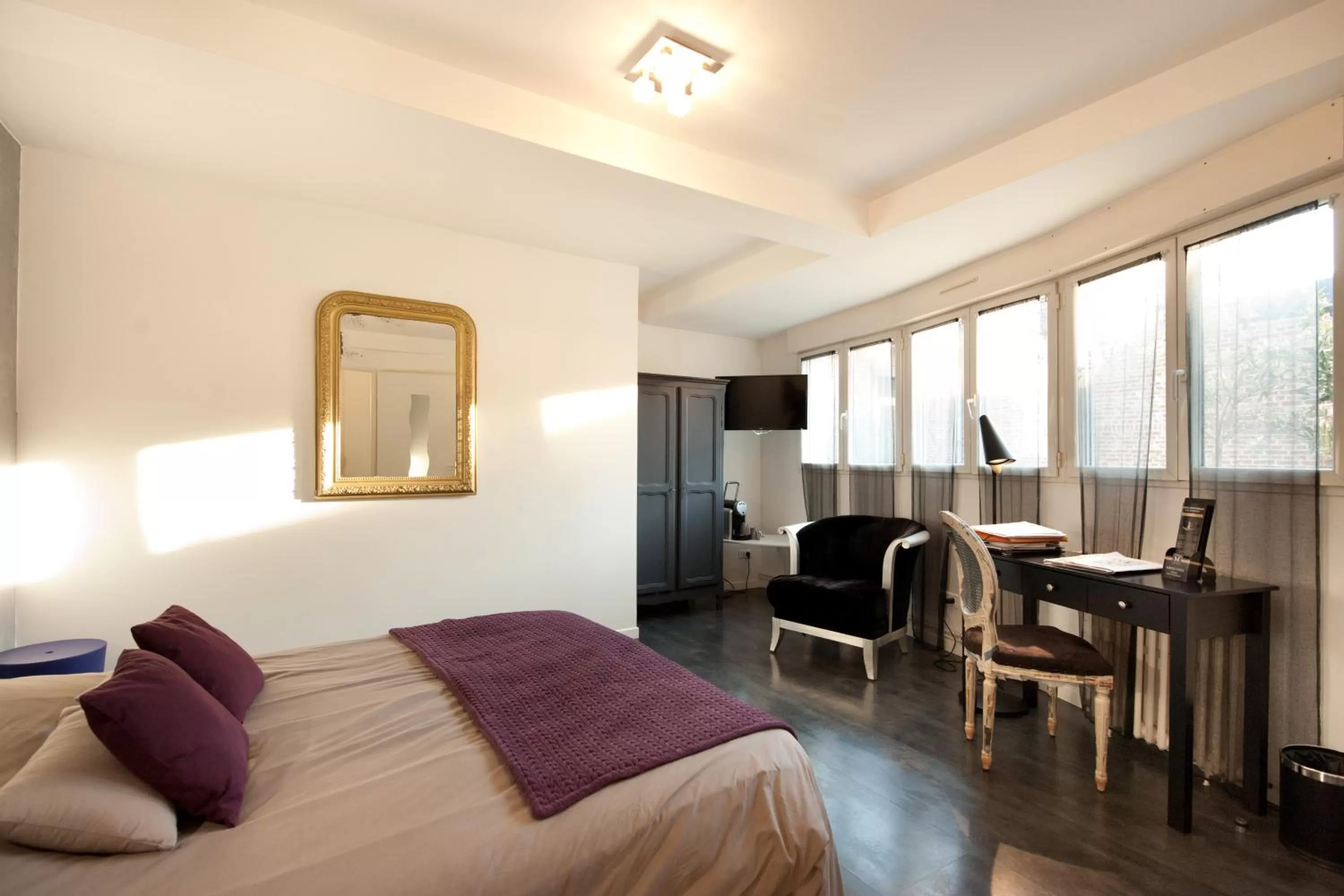 Bedroom, Bed in Hotel Le Prieuré et La Résidence