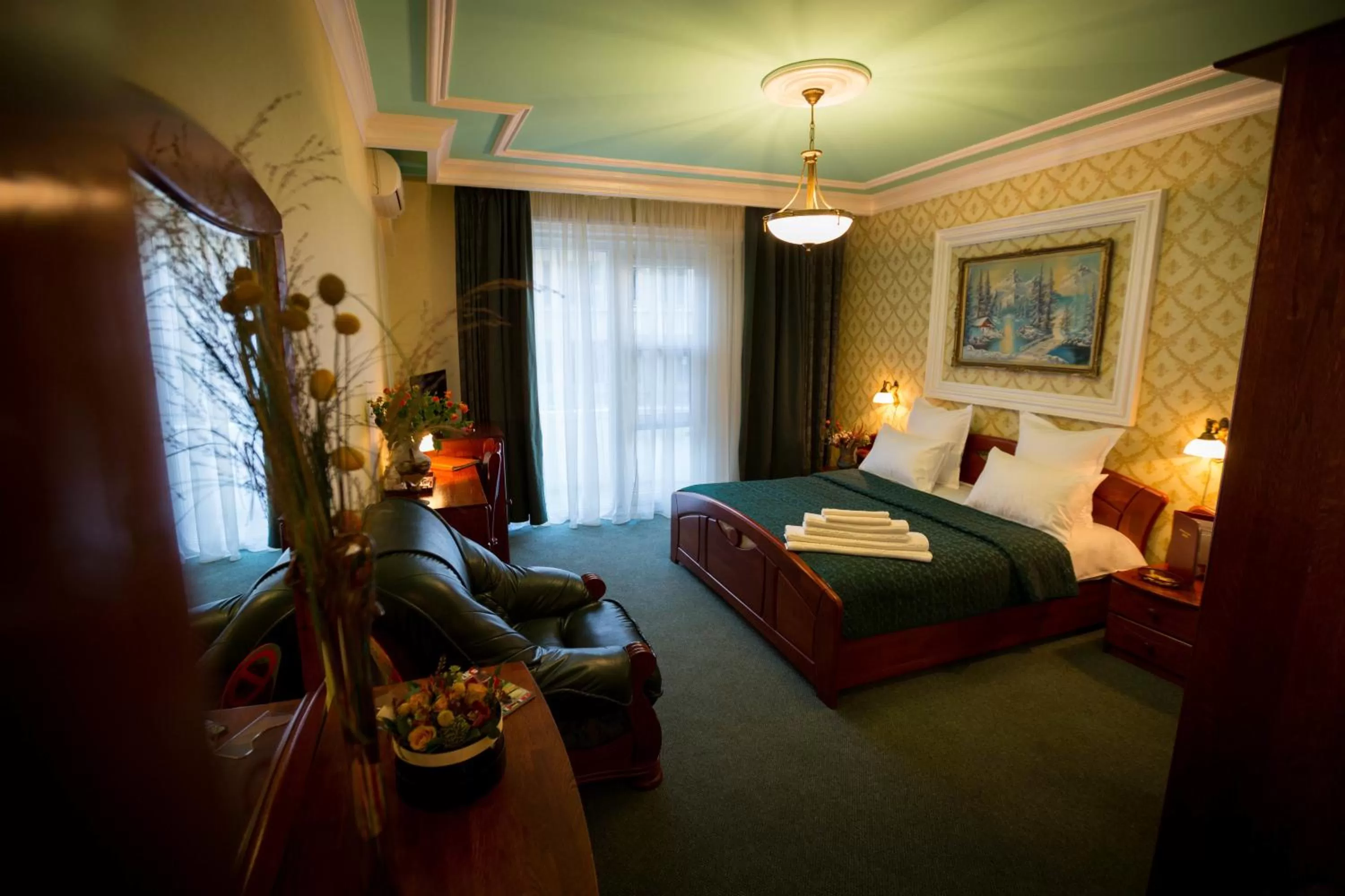 Photo of the whole room, Bed in Bucharest Comfort Suites Hotel