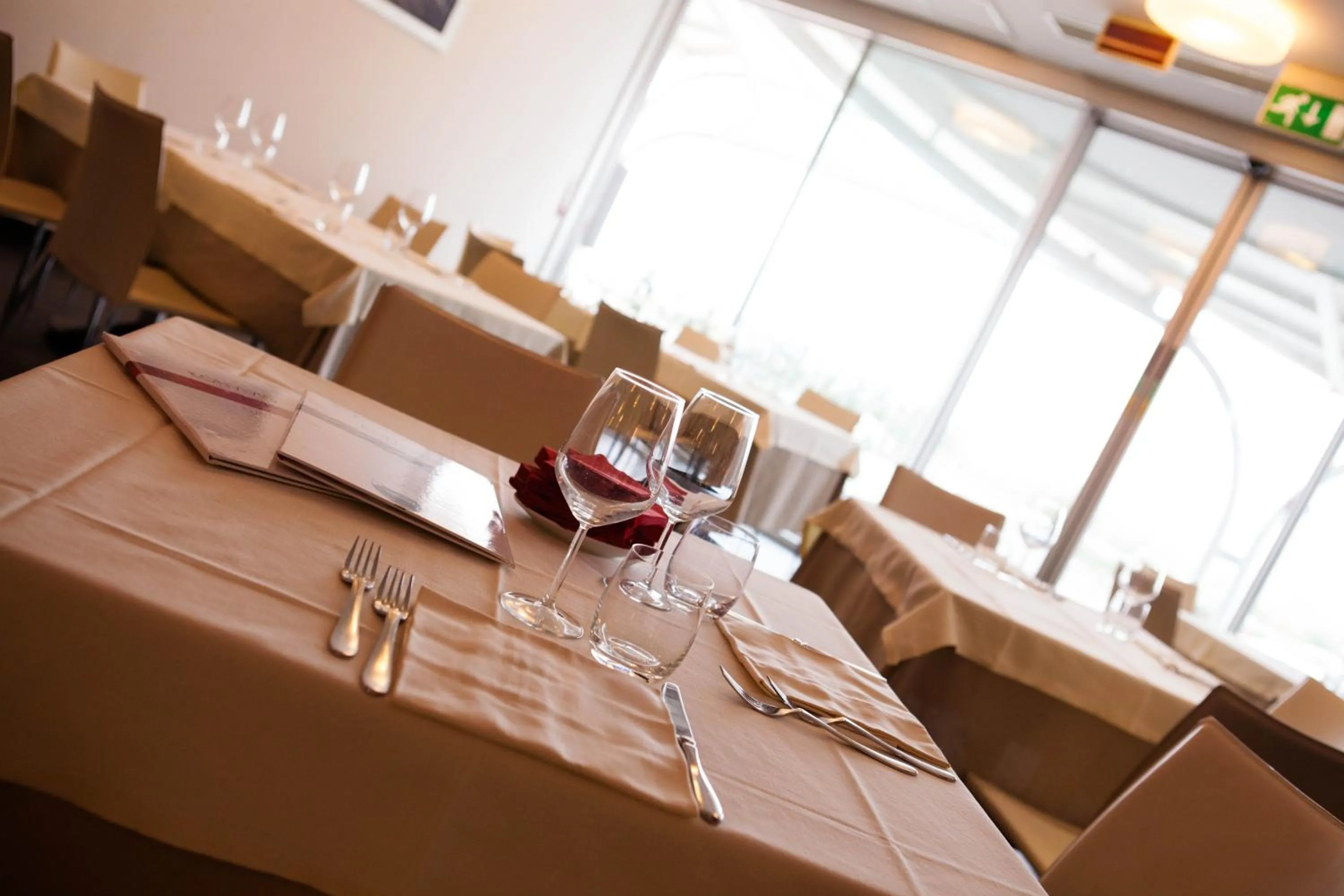 Restaurant/places to eat in Klass Hotel