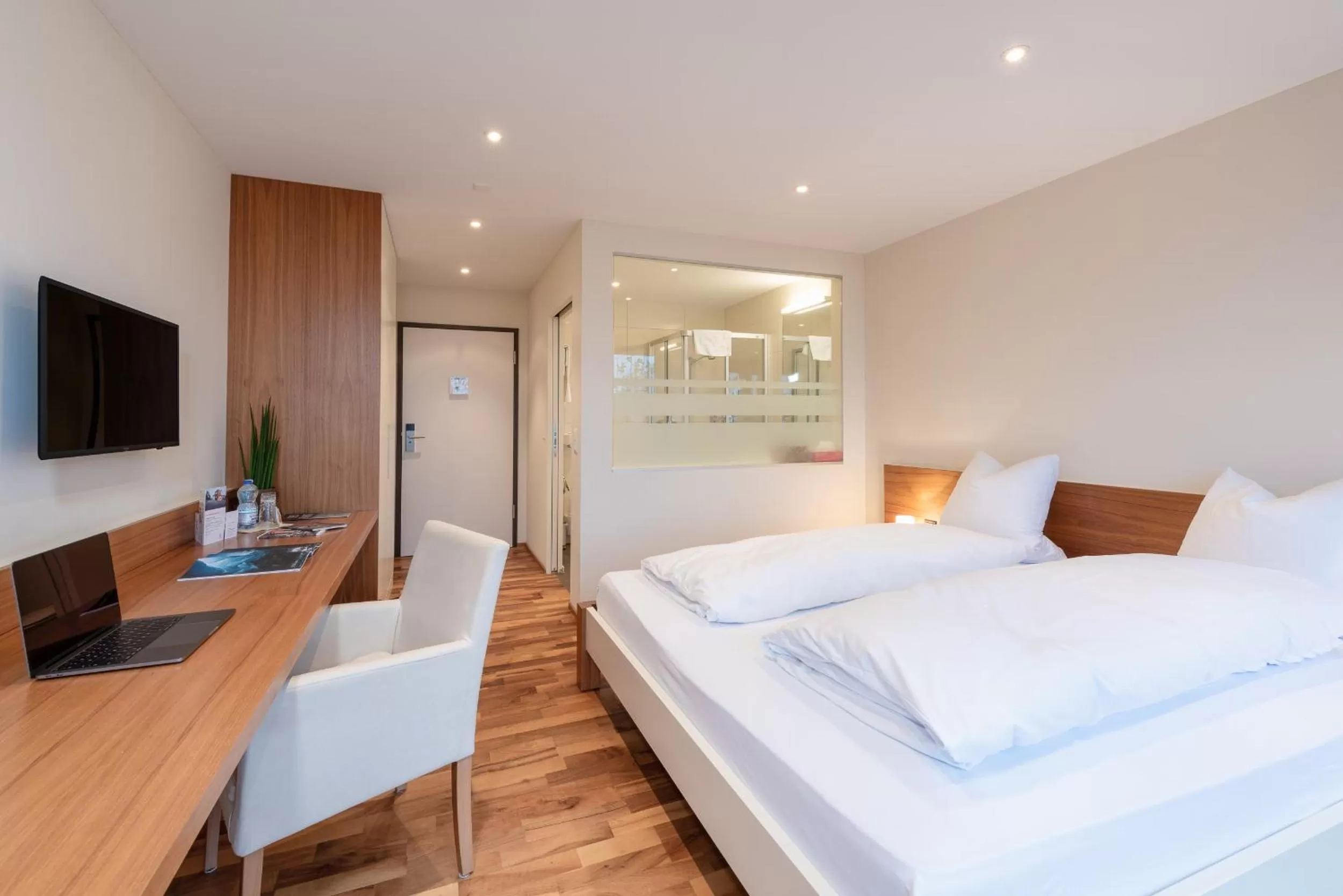 Bed in Hotel Rössli