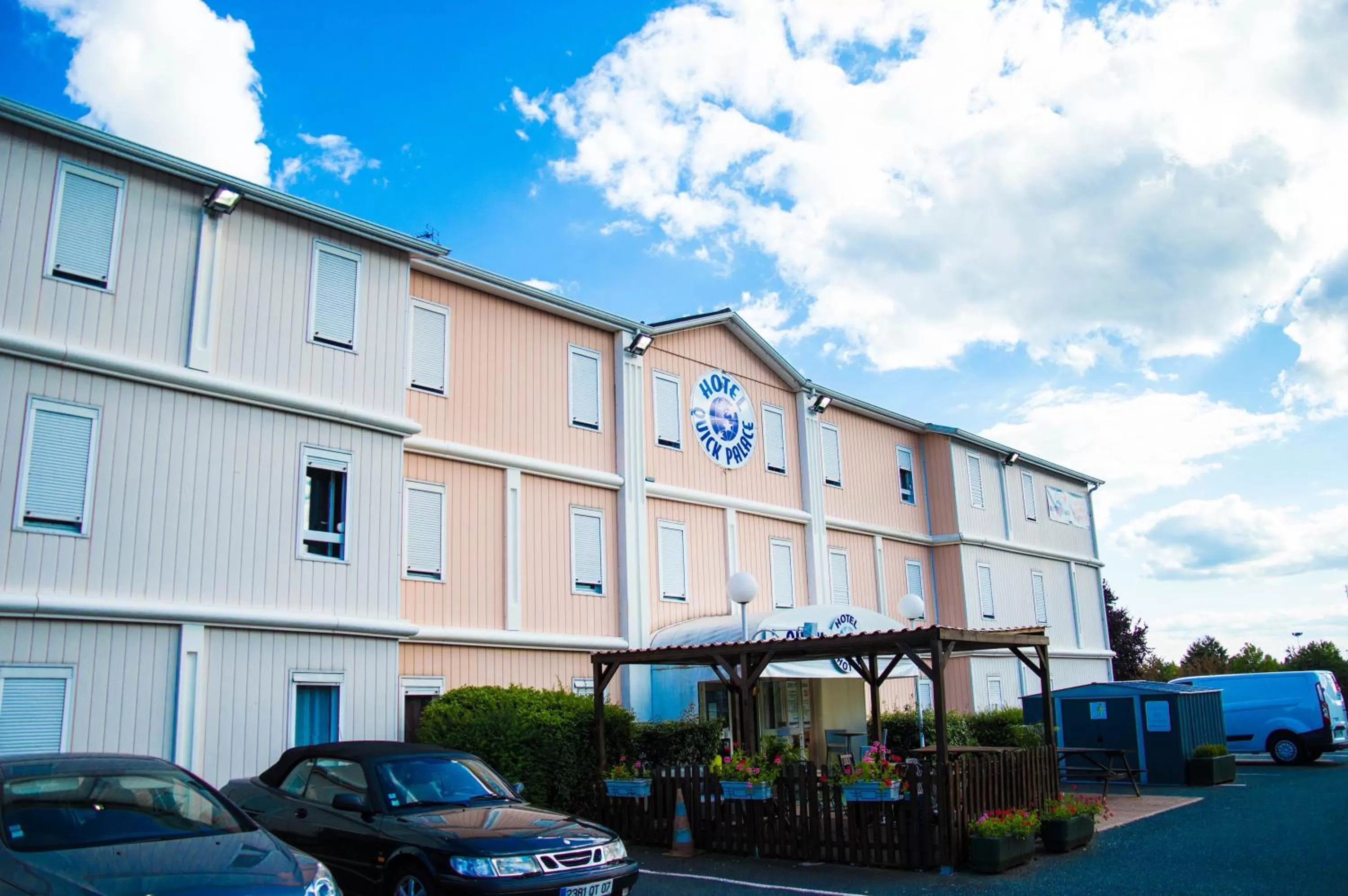 Facade/entrance in hôtel QUICK Palace Tours Nord