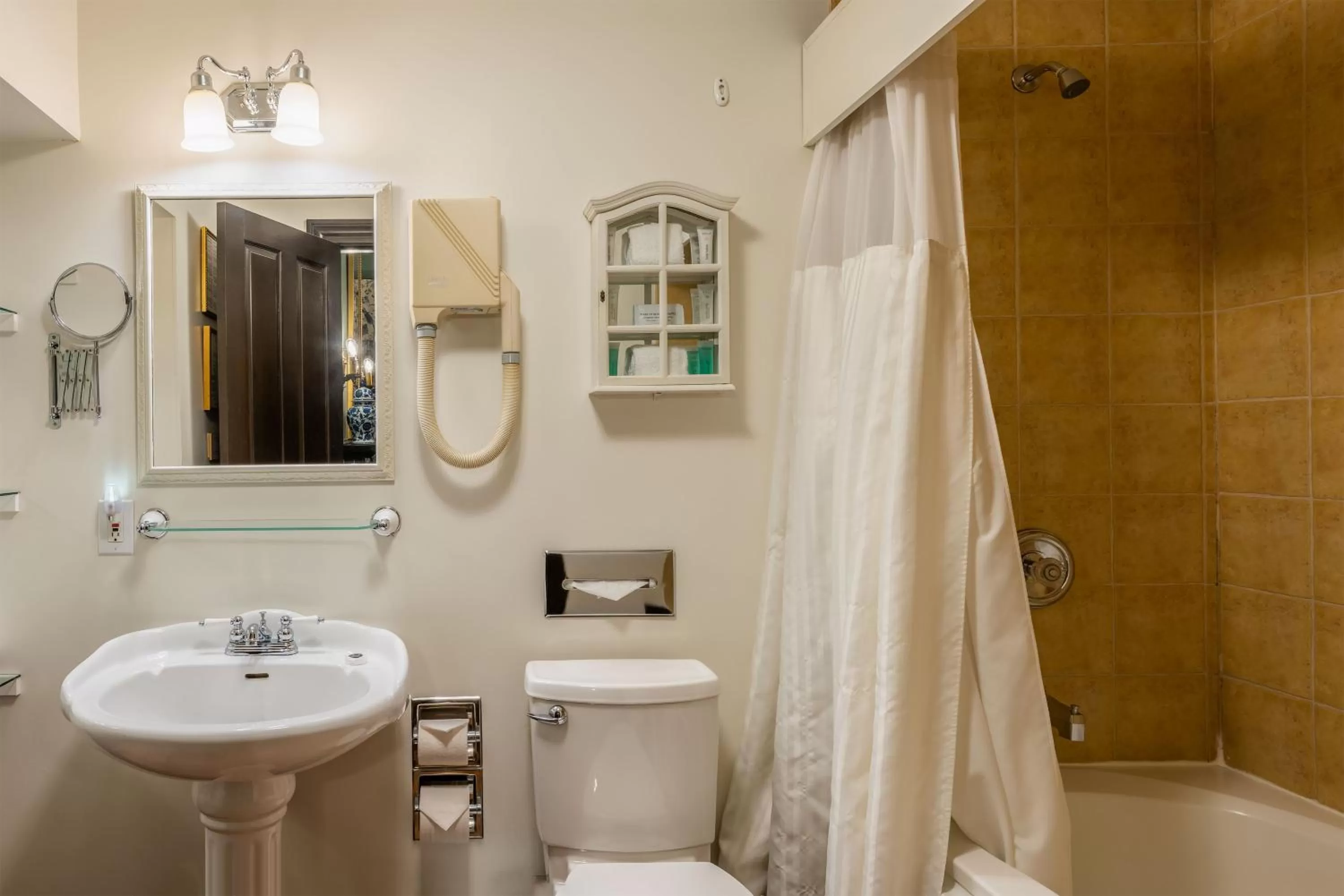 Bathroom in Le Clos Saint-Louis - Par Aneyro