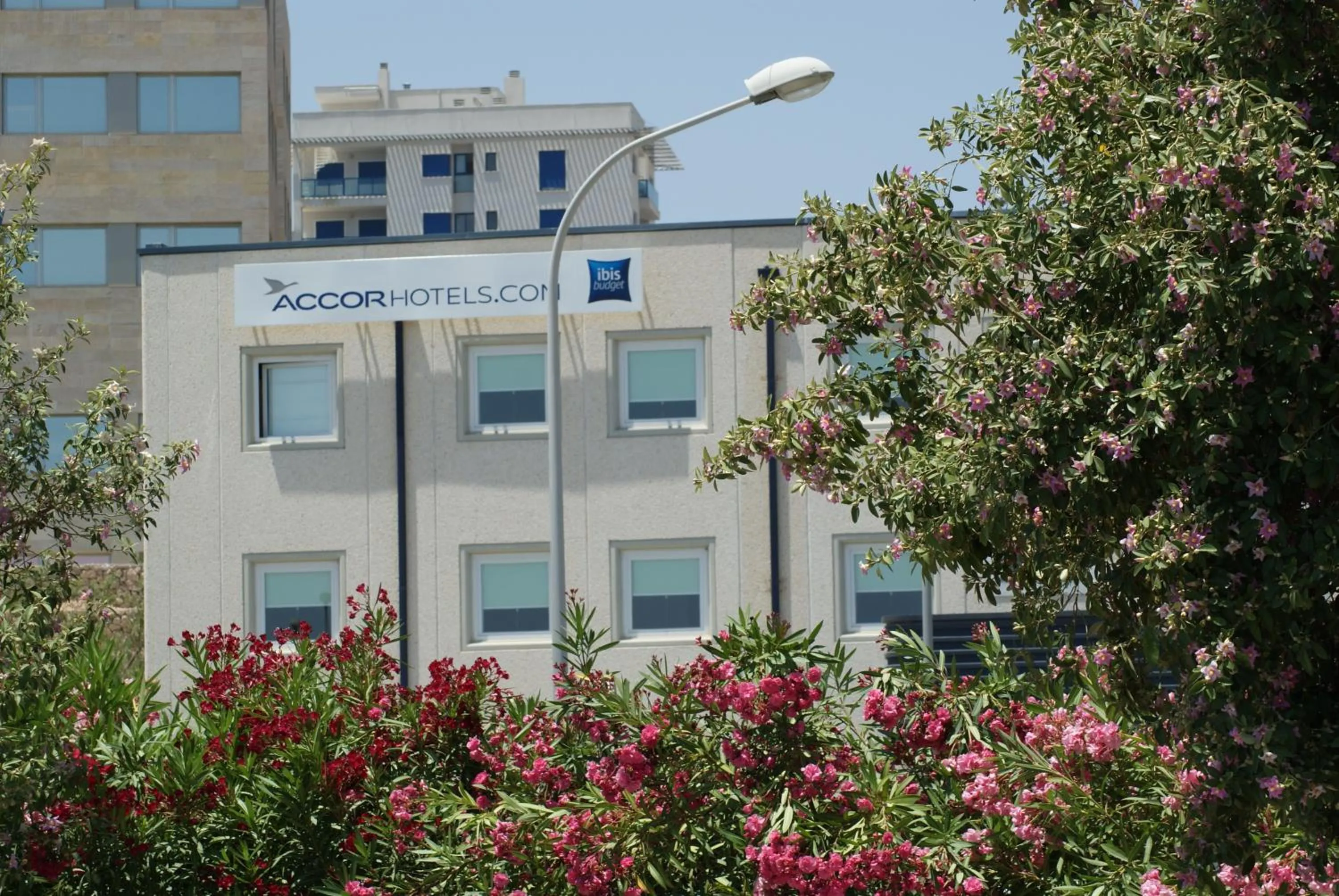 Facade/entrance in Ibis Budget Alicante