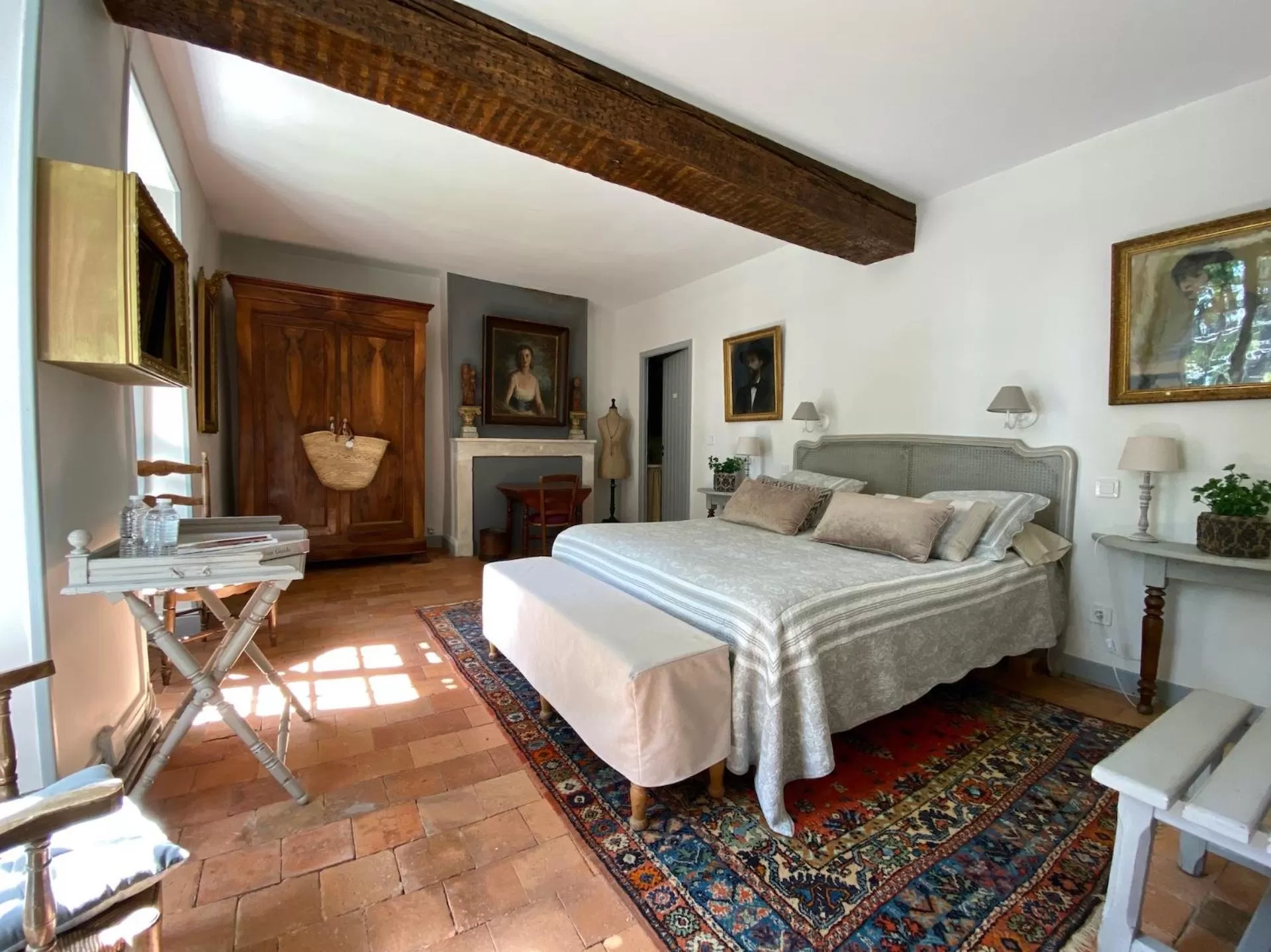 Photo of the whole room, Bed in Le Petit Chateau De Sainte Colombe