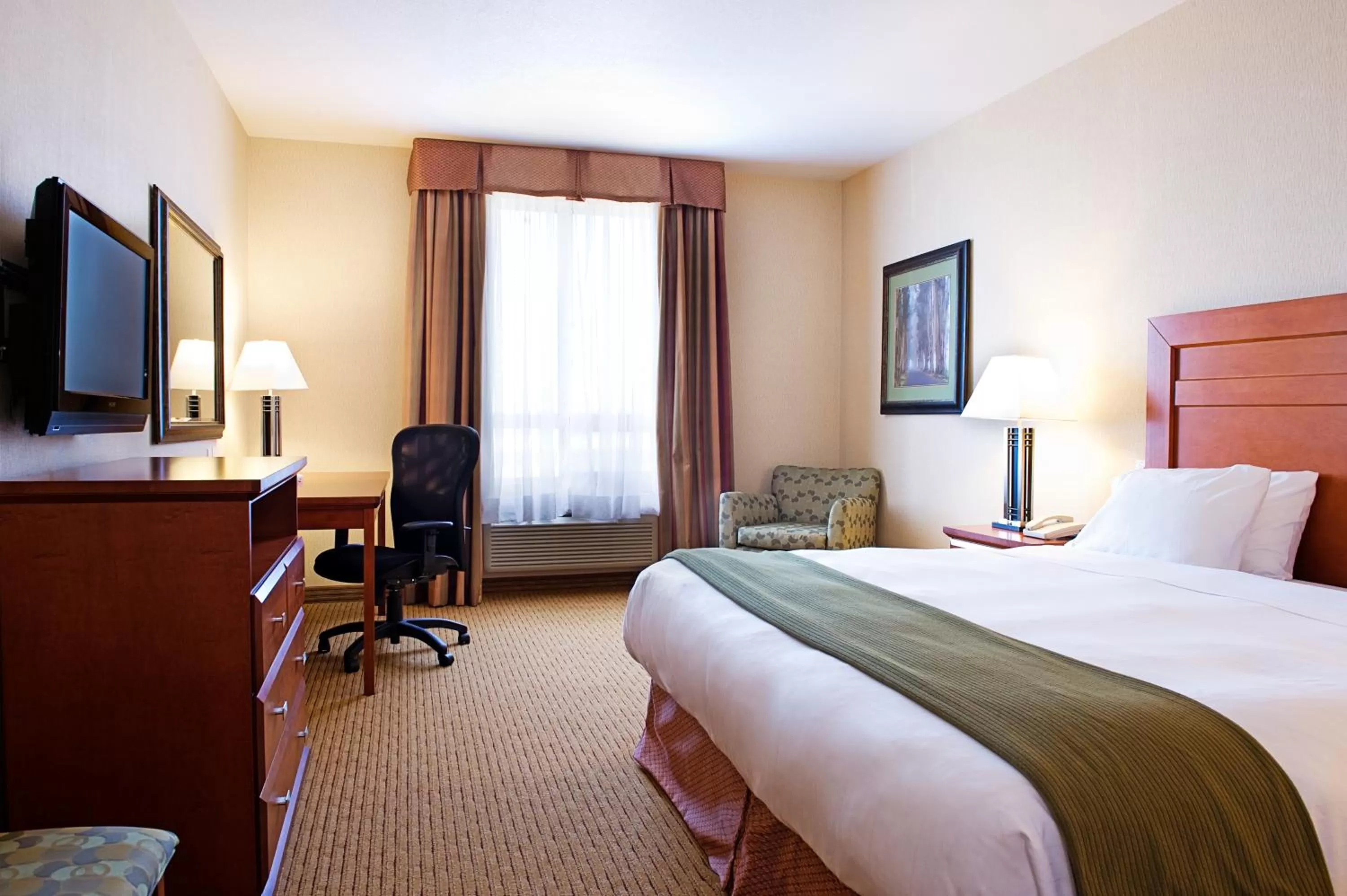 Bed in Holiday Inn Express Grande Prairie by IHG