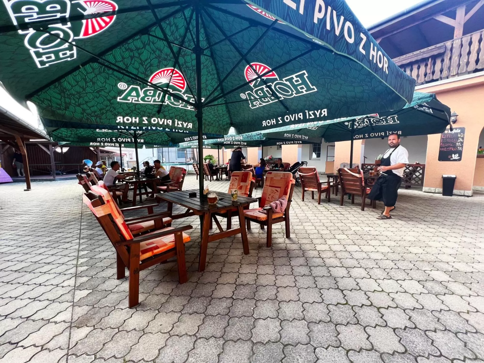 Restaurant/places to eat in Hotel Aldo