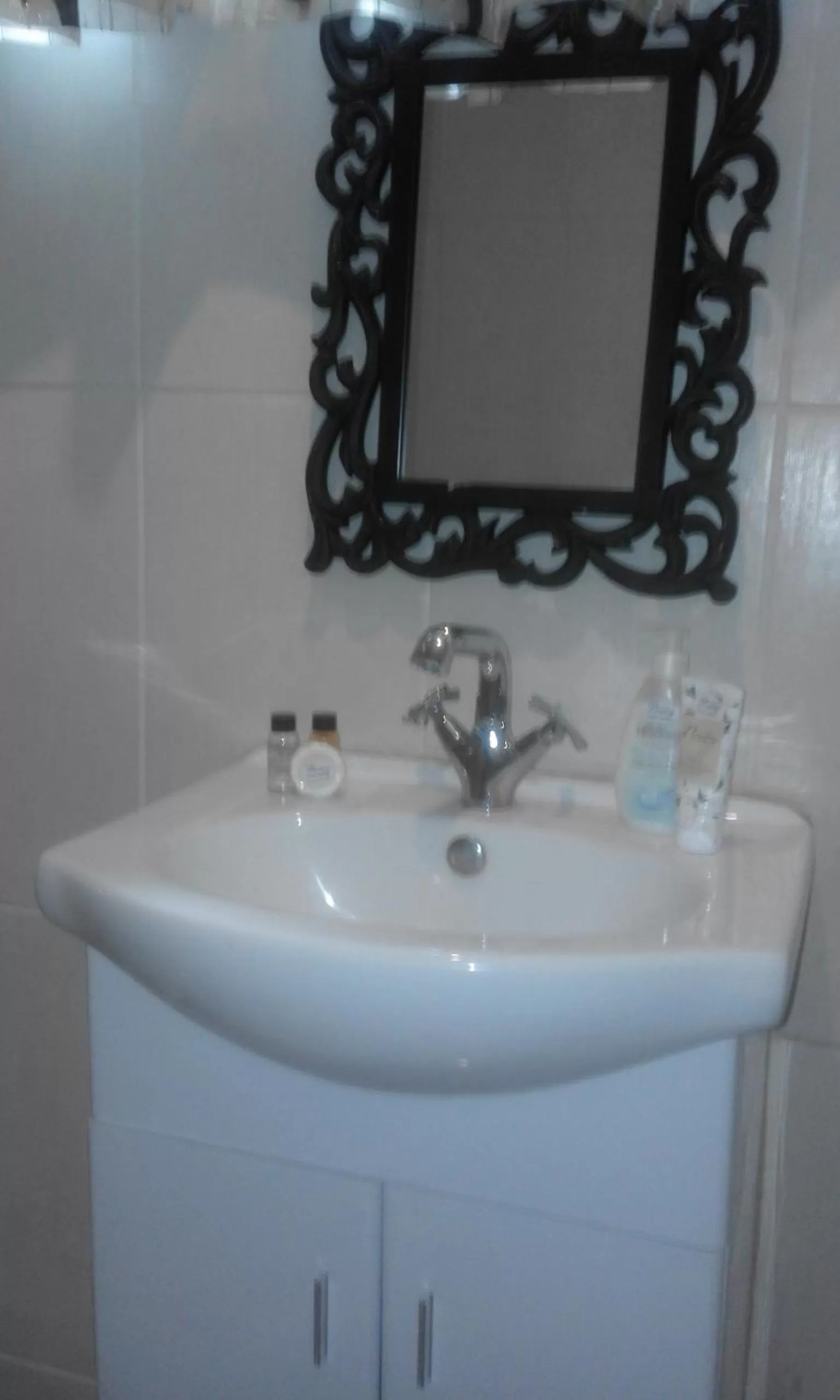 Bathroom in Poetry Guestrooms