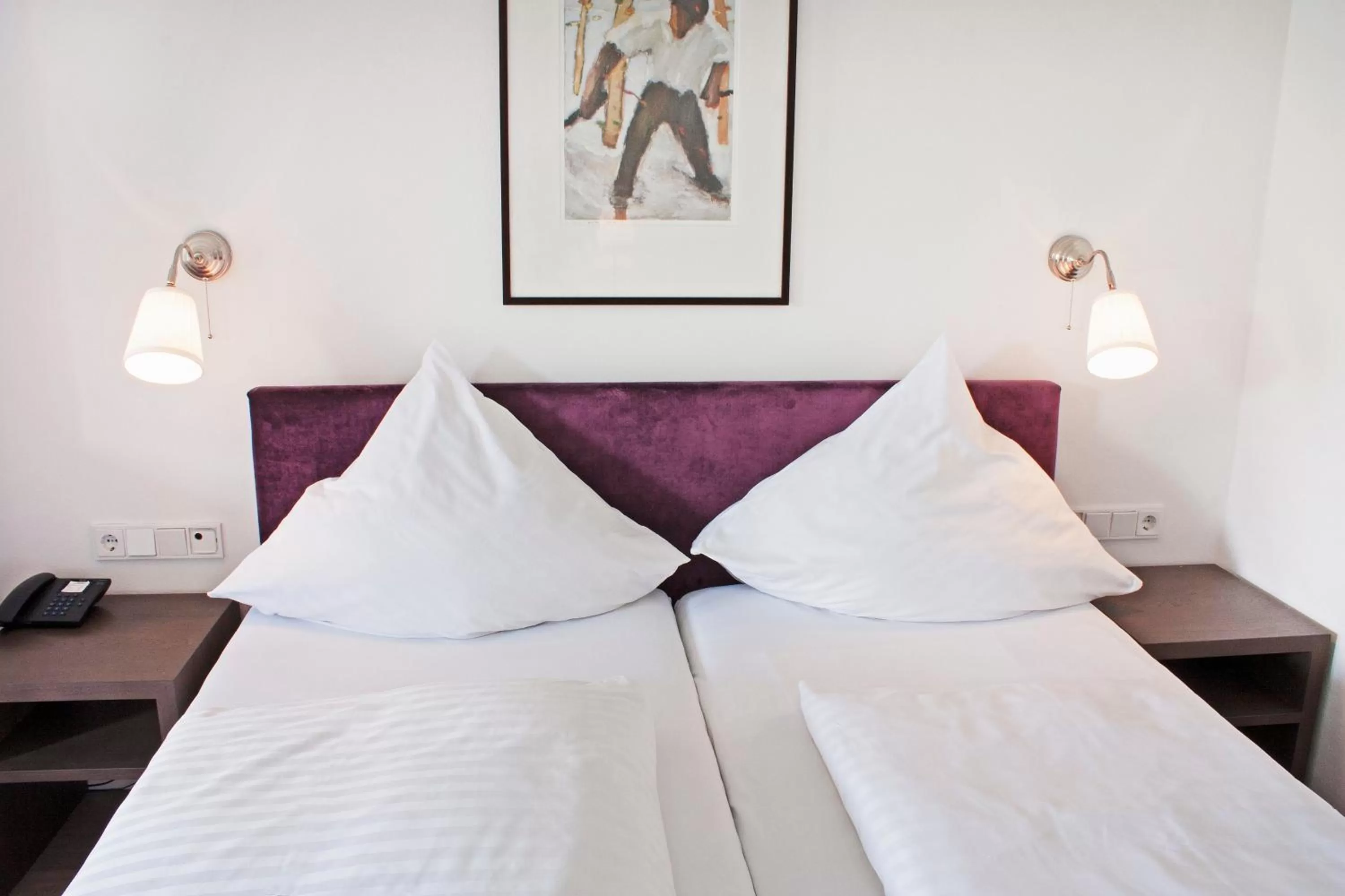 Photo of the whole room, Bed in Hotel Bayerischer Hof