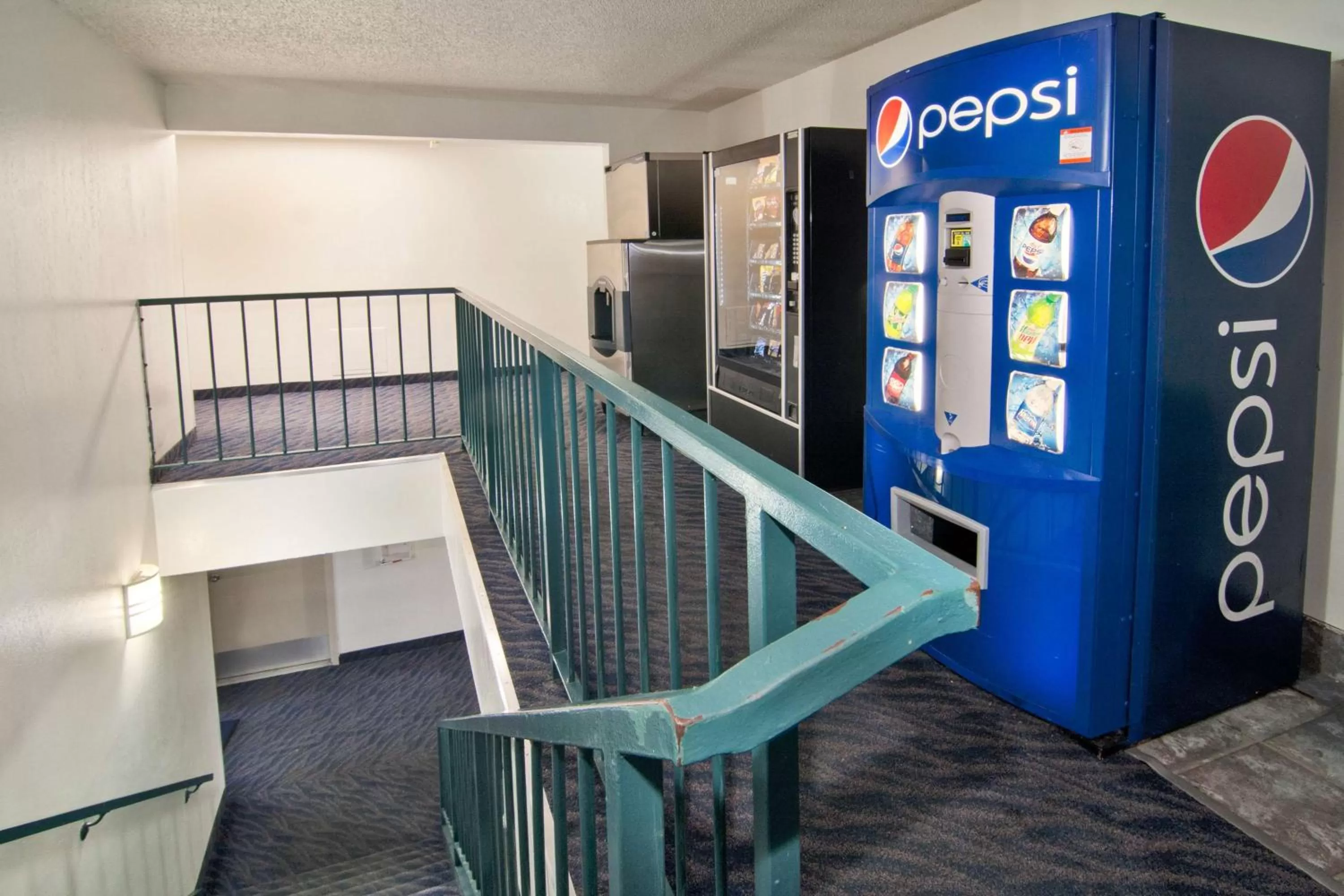 Property building in Motel 6-Lakeville, MN - South - Lakeville