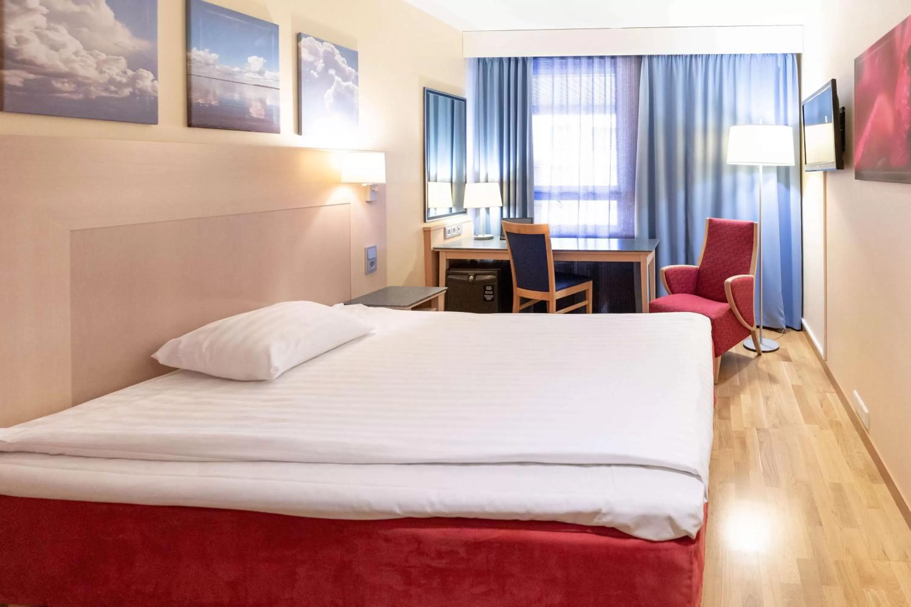 Bedroom, Bed in Scandic Kouvola