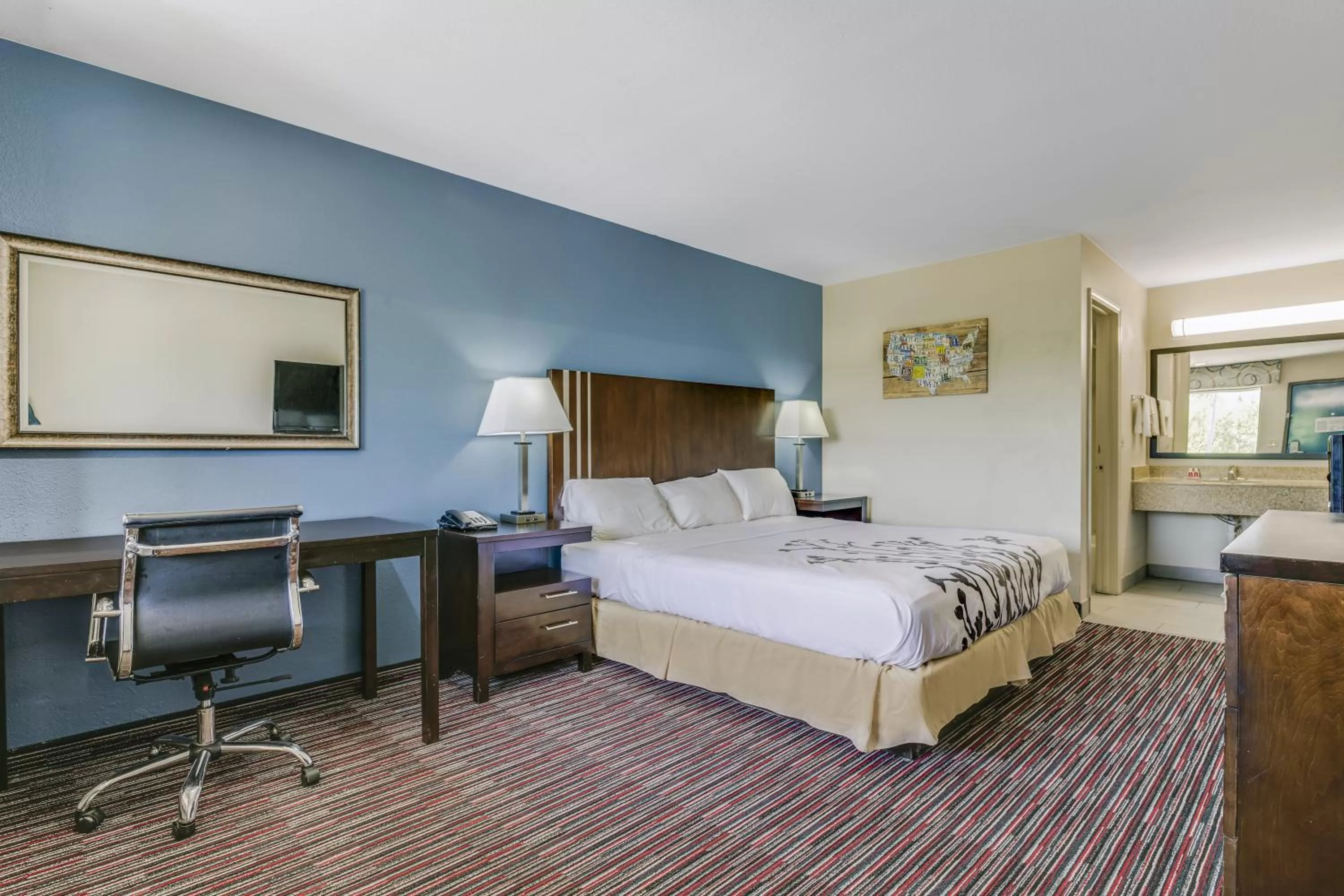 Photo of the whole room in Econo Lodge Inn & Suites