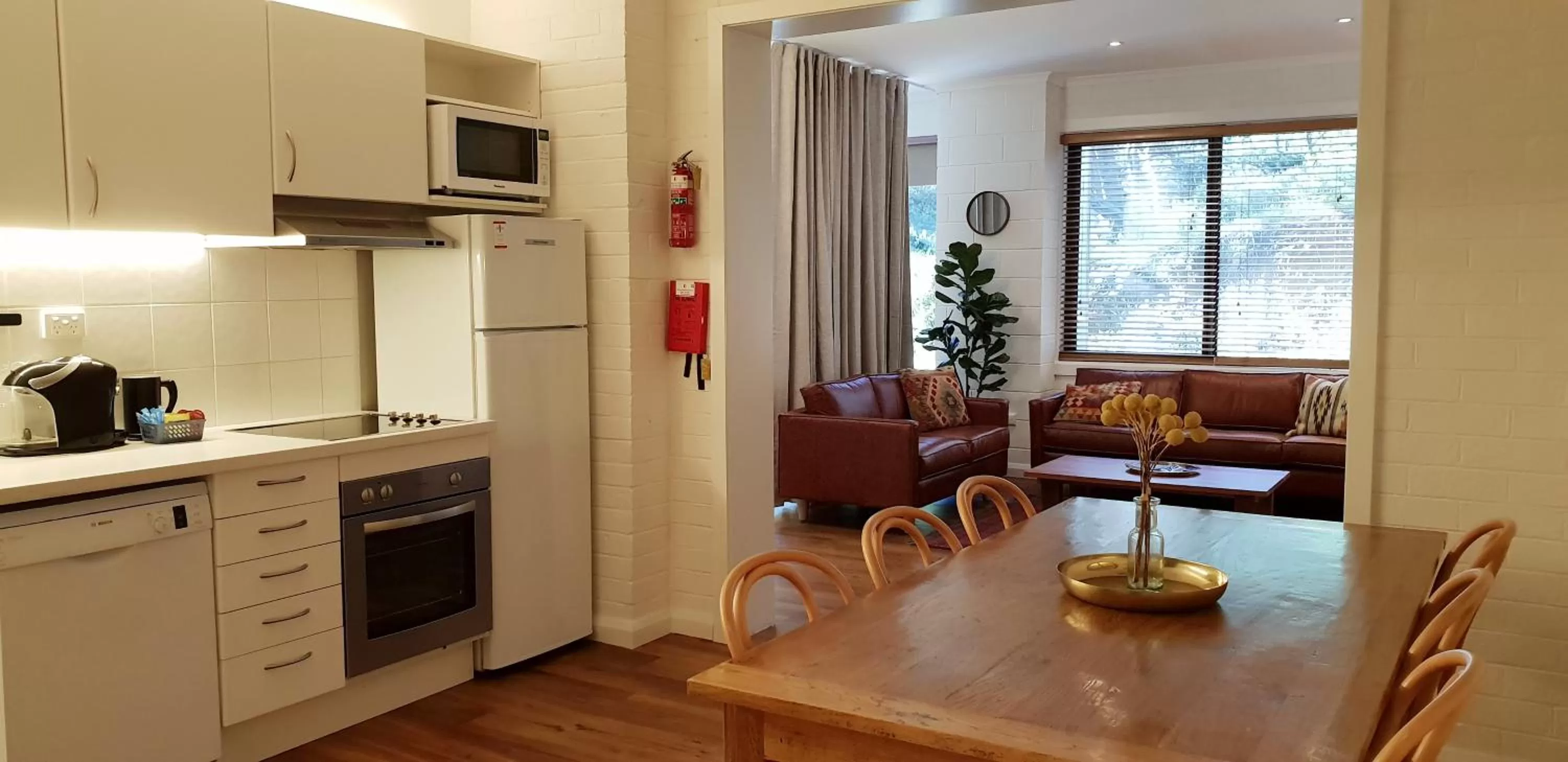 Kitchen or kitchenette in Cedarwood Apartments