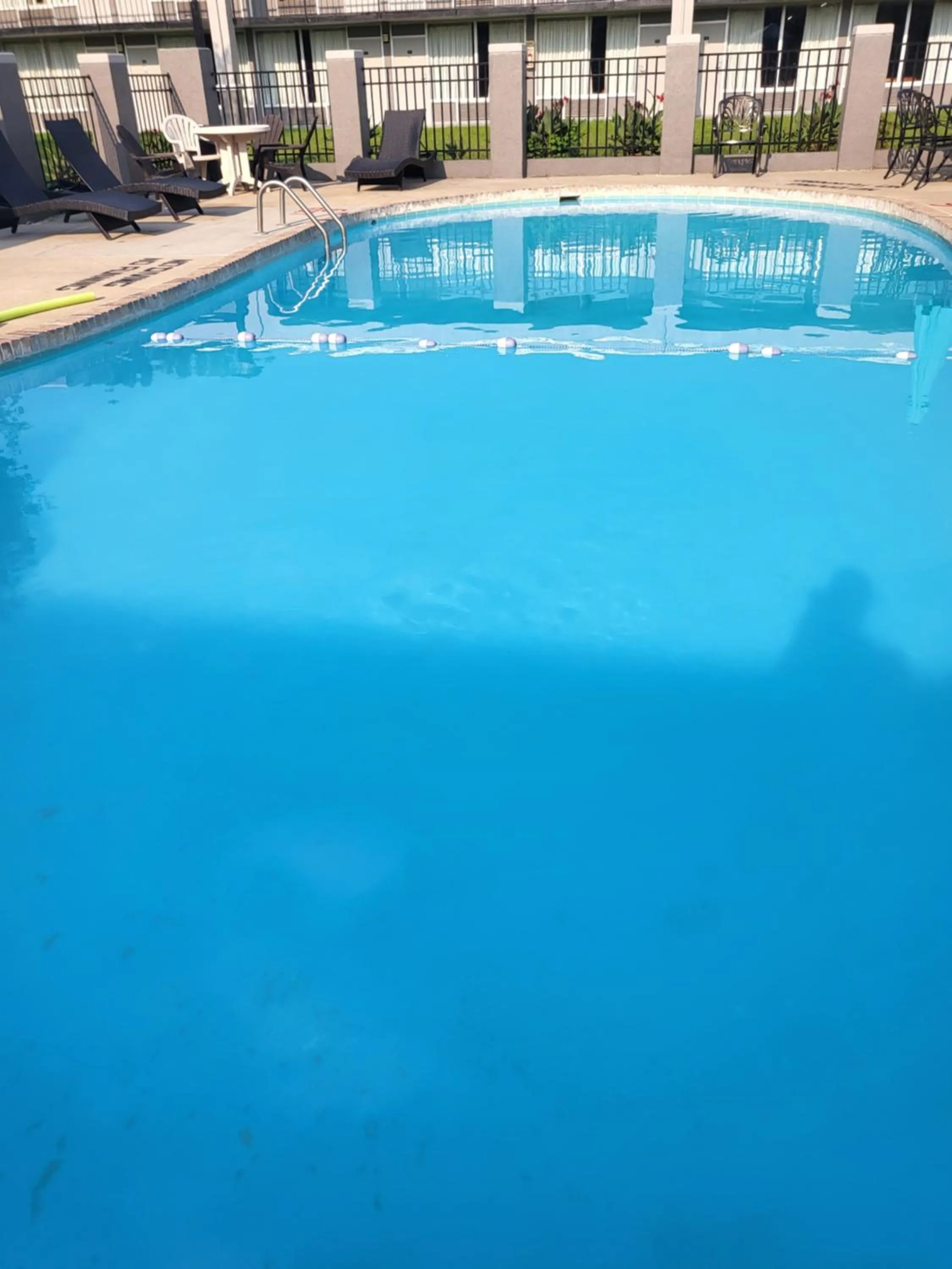 Swimming pool in Econolodge